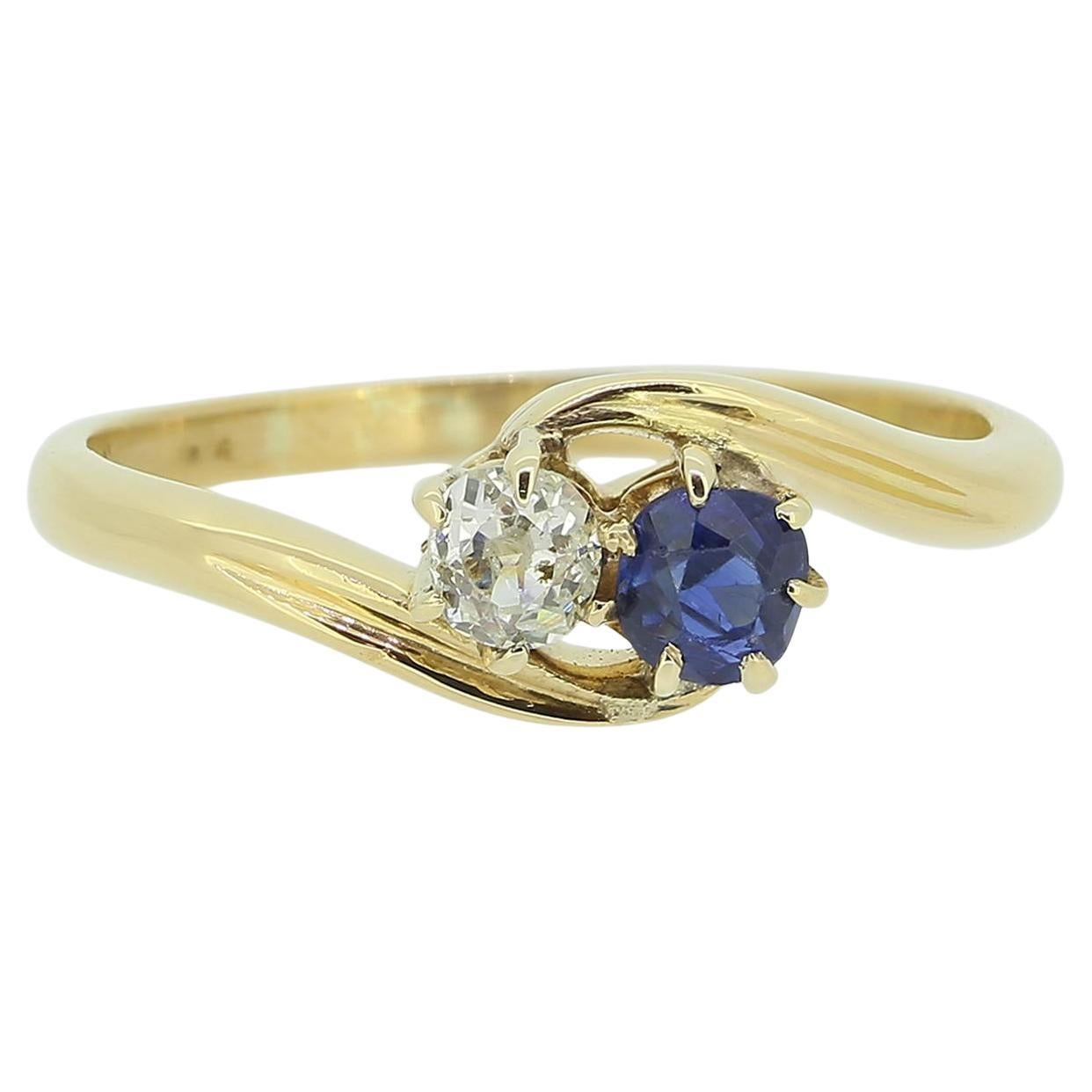 Edwardianischer Zweistein-Ring mit Saphir und Diamant