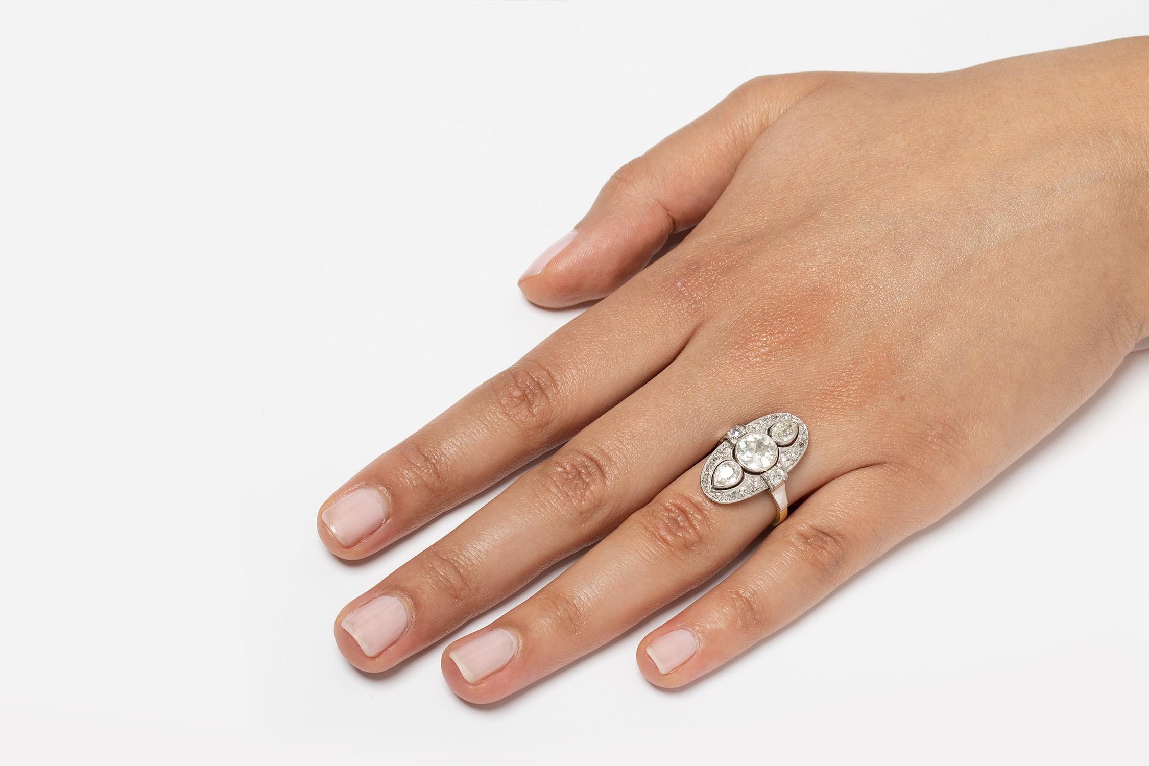 Vertischer Diamant-Cluster-Ring aus der viktorianischen Zeit, um 1910 für Damen oder Herren im Angebot