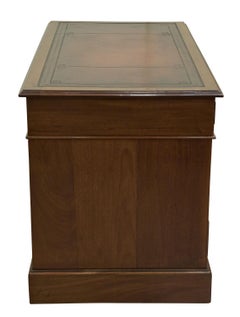 Edwardian Walnut 9-Drawer Pedestal Desk, circa 1905