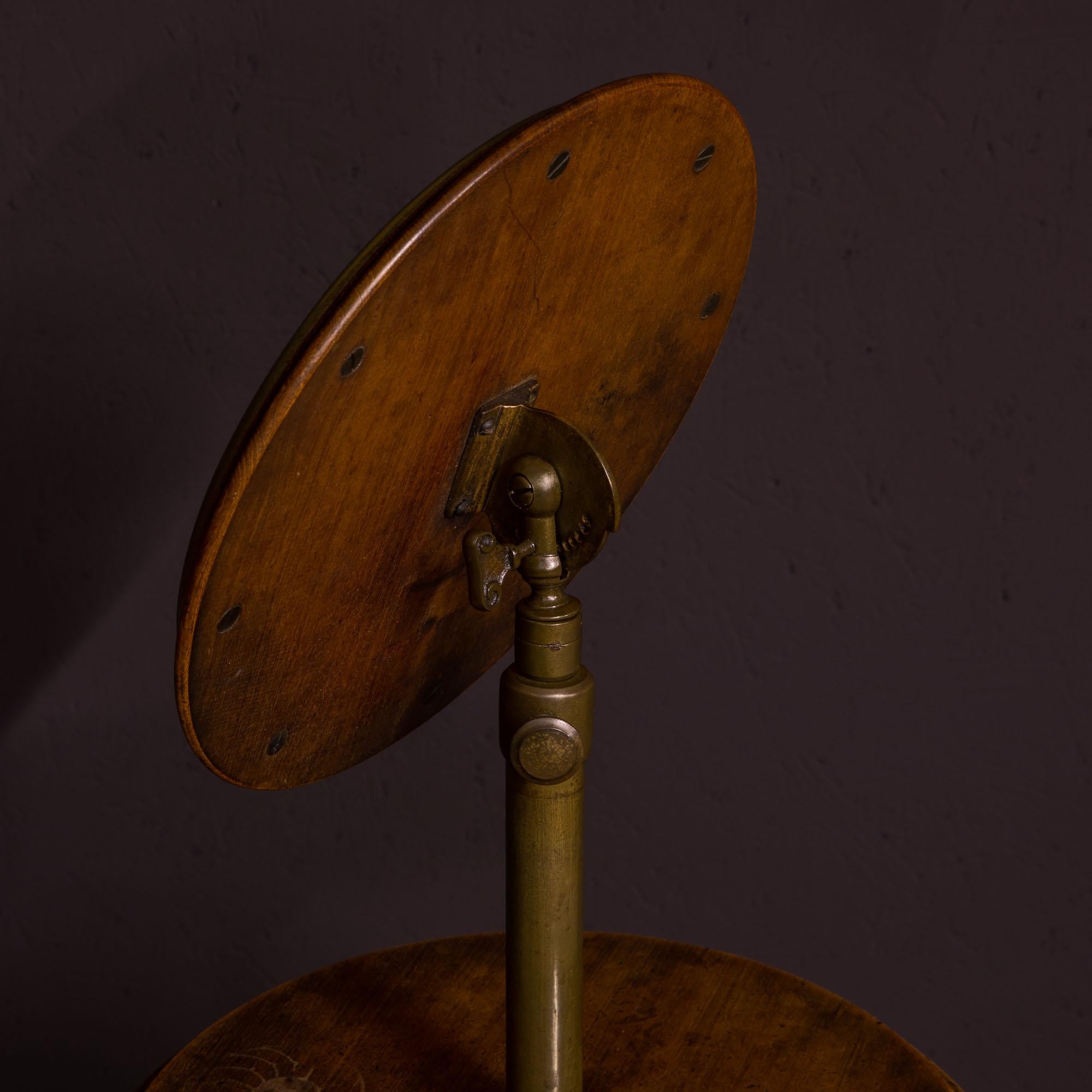 Edwardian Walnut and Brass Gentlemen's Shaving Stand For Sale 5