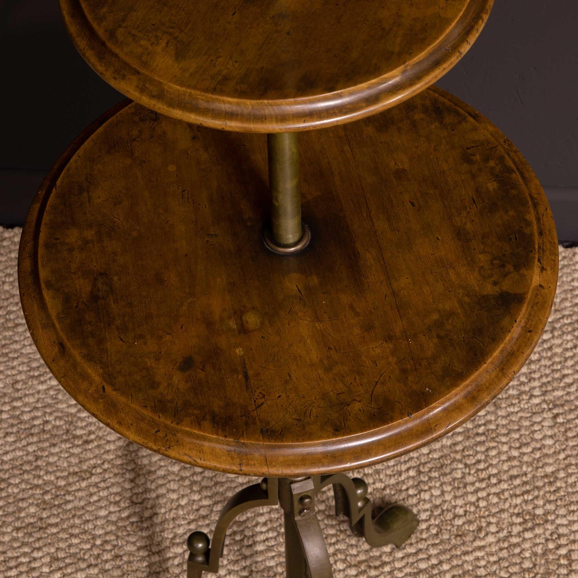 Edwardian Walnut and Brass Gentlemen's Shaving Stand For Sale 9
