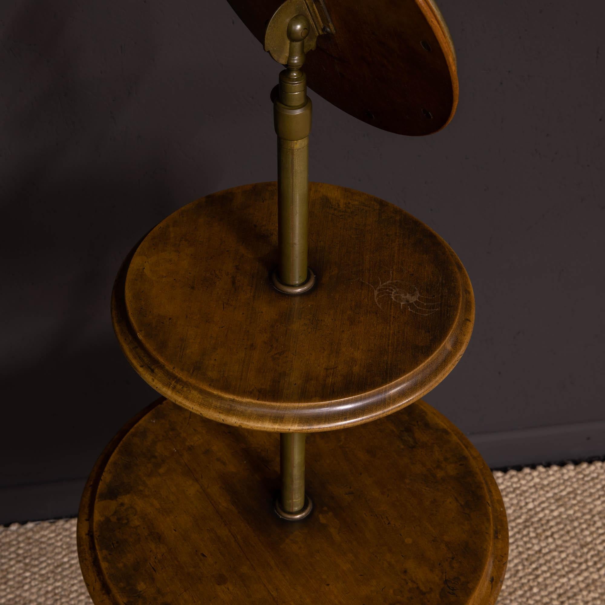 Edwardian Walnut and Brass Gentlemen's Shaving Stand For Sale 10