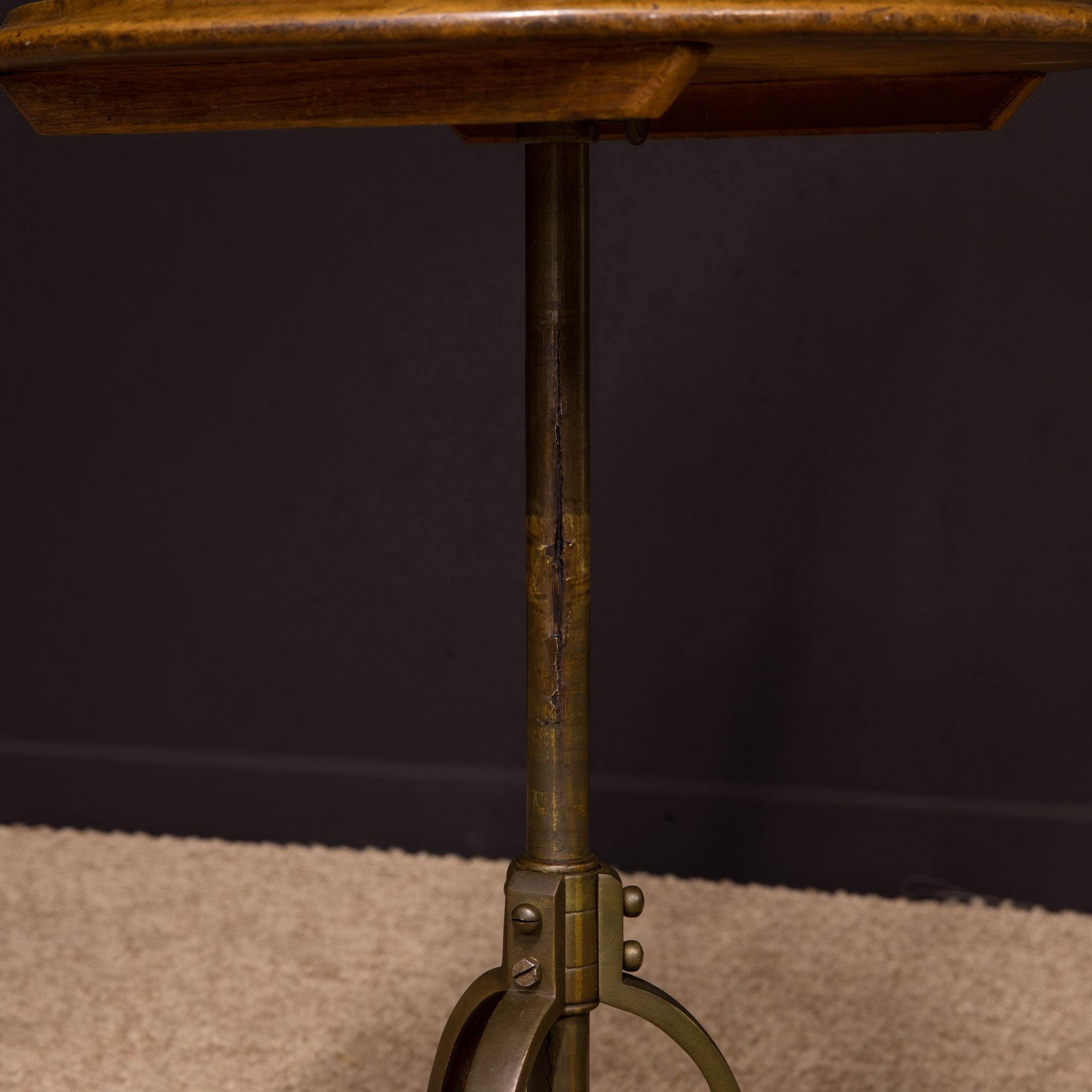 Edwardian Walnut and Brass Gentlemen's Shaving Stand For Sale 1