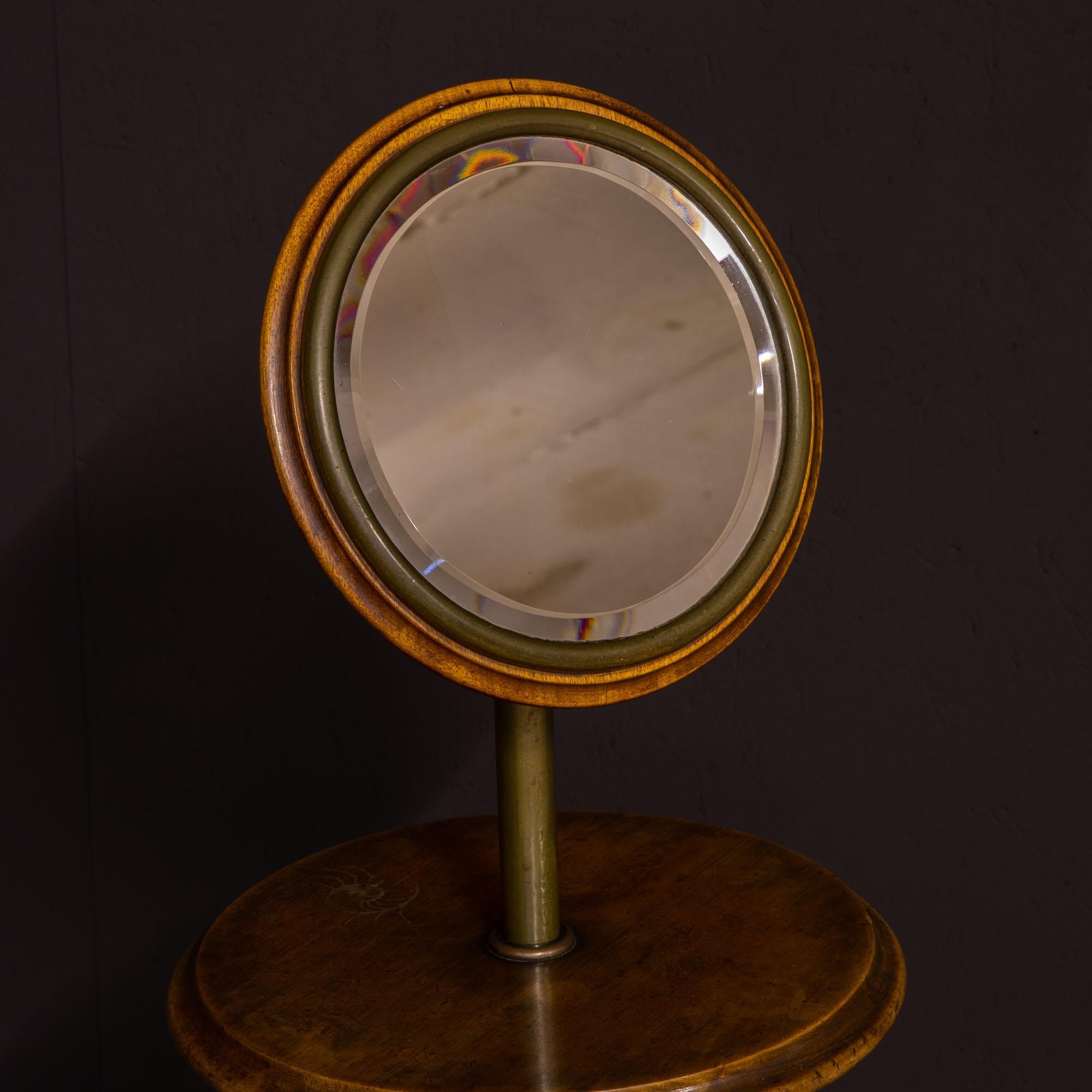Edwardian Walnut and Brass Gentlemen's Shaving Stand For Sale 4