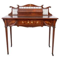 Mesa de escritorio eduardiana de nogal y marquetería