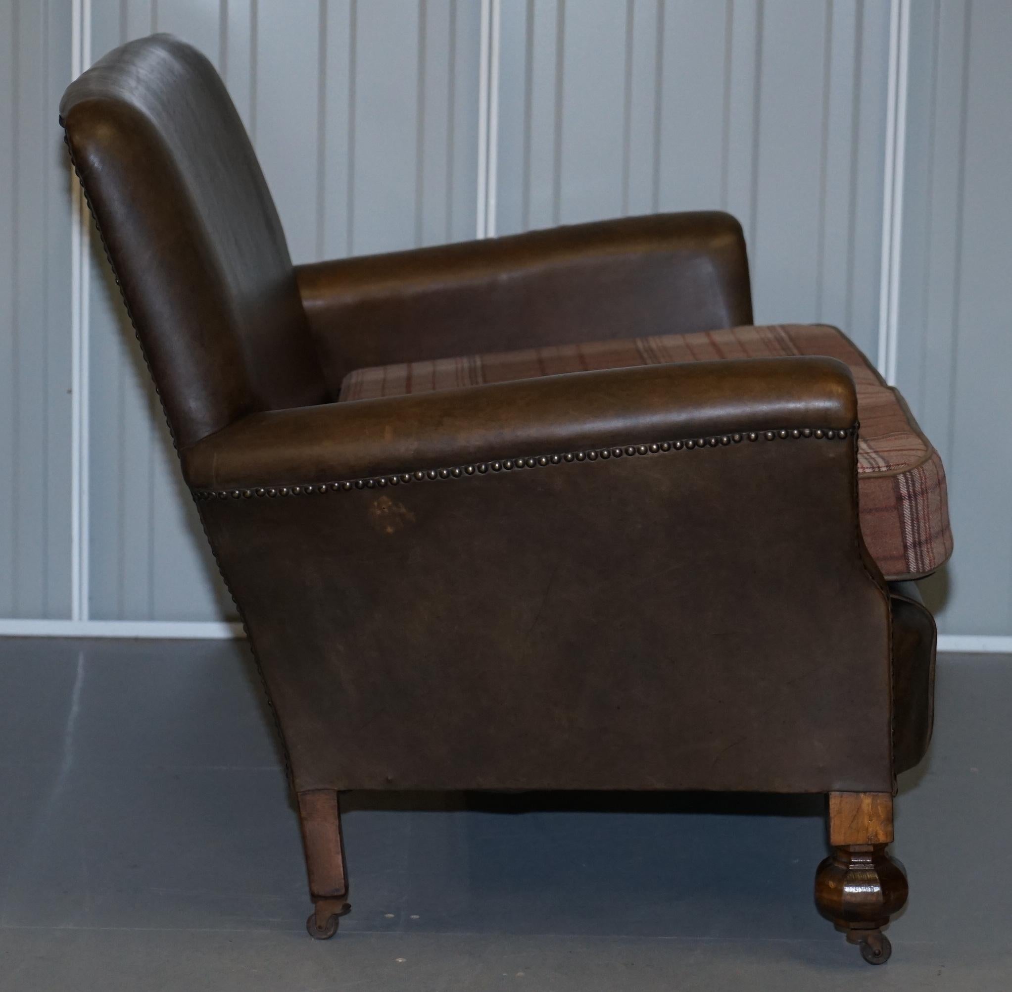 Edwardian Walnut Brown Leather Three-Piece Sofa, Armchairs Suite Tartan Cushions For Sale 3