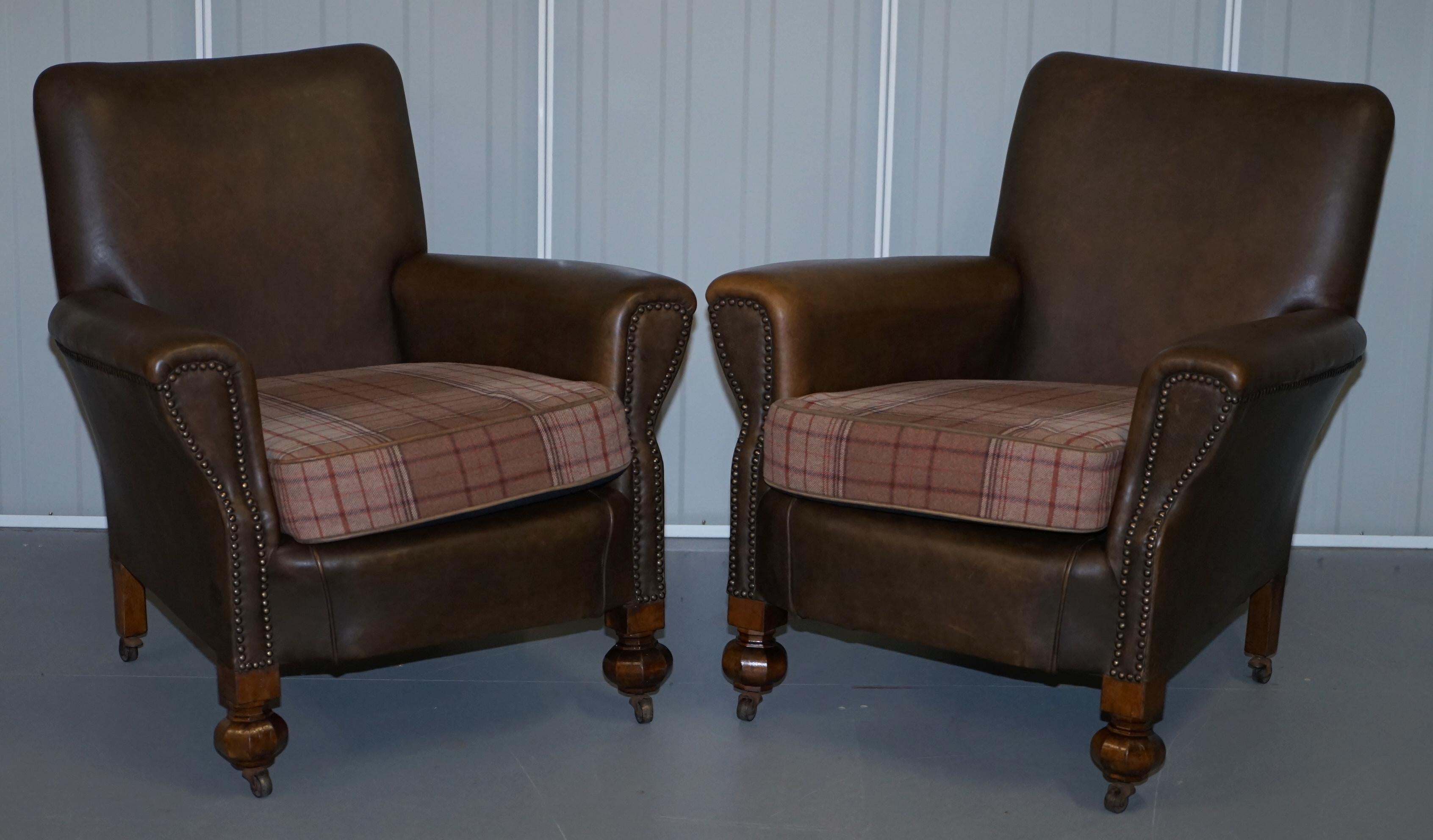 Edwardian Walnut Brown Leather Three-Piece Sofa, Armchairs Suite Tartan Cushions For Sale 5