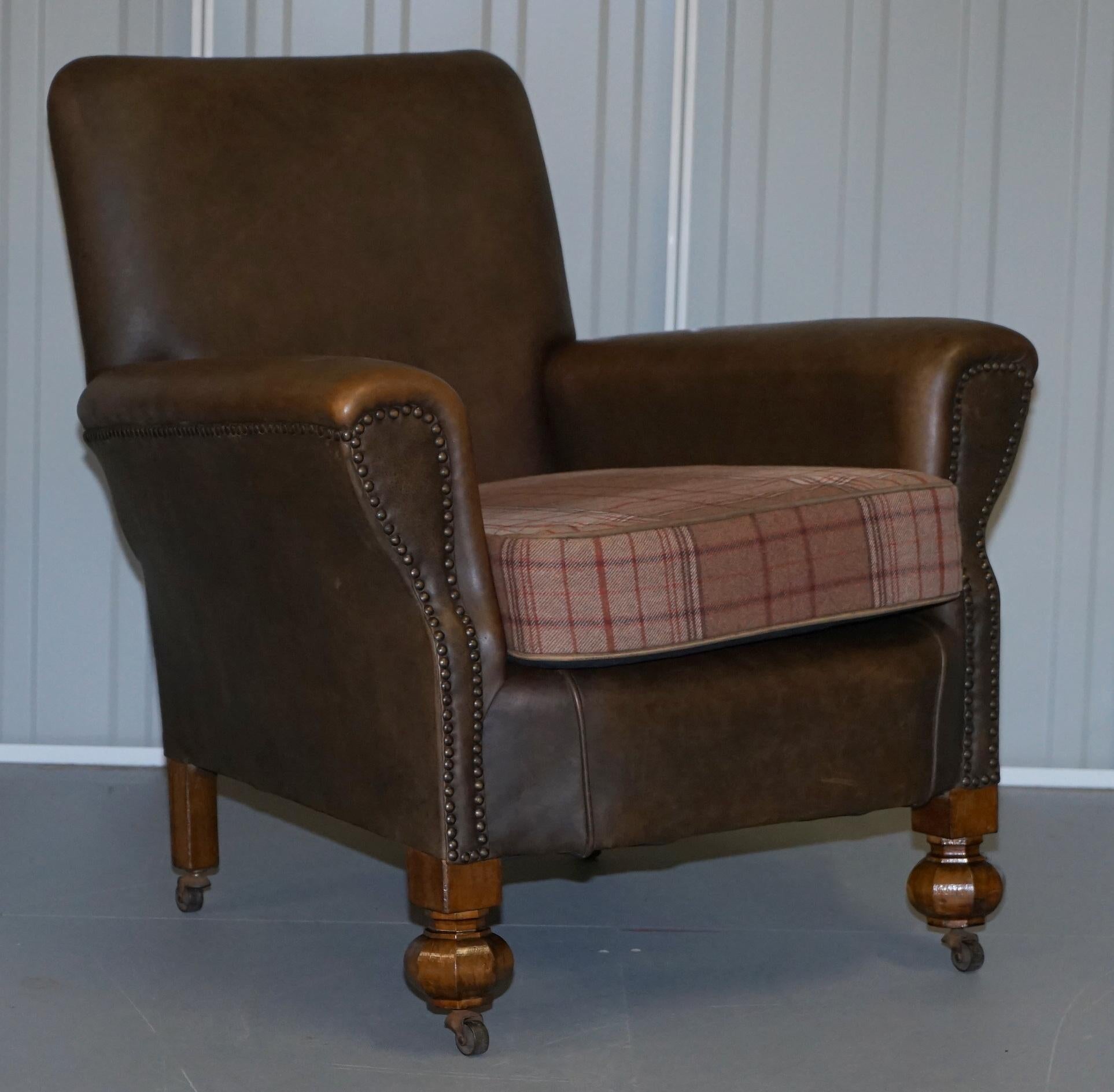 Edwardian Walnut Brown Leather Three-Piece Sofa, Armchairs Suite Tartan Cushions For Sale 6