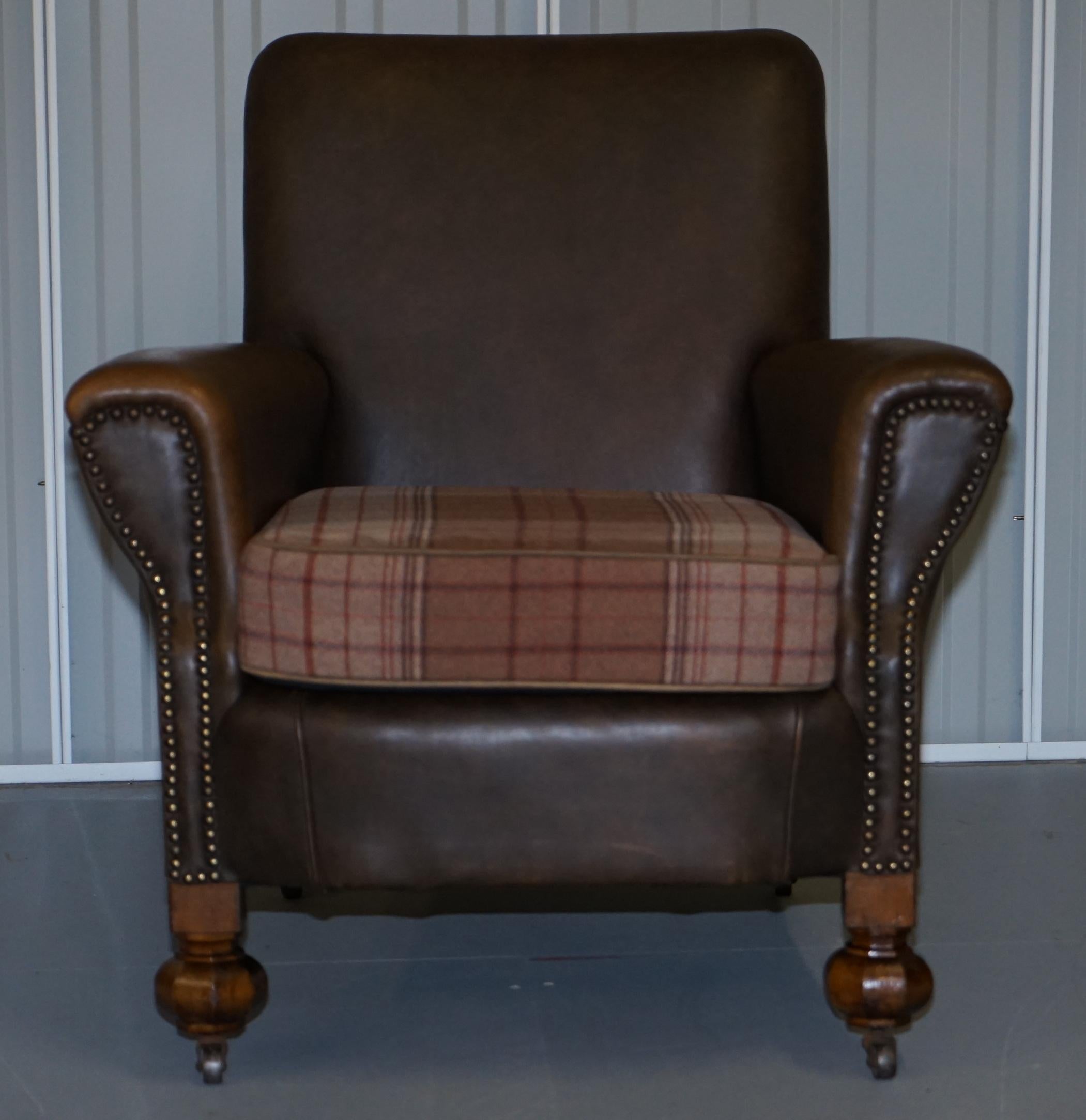 Edwardian Walnut Brown Leather Three-Piece Sofa, Armchairs Suite Tartan Cushions For Sale 7