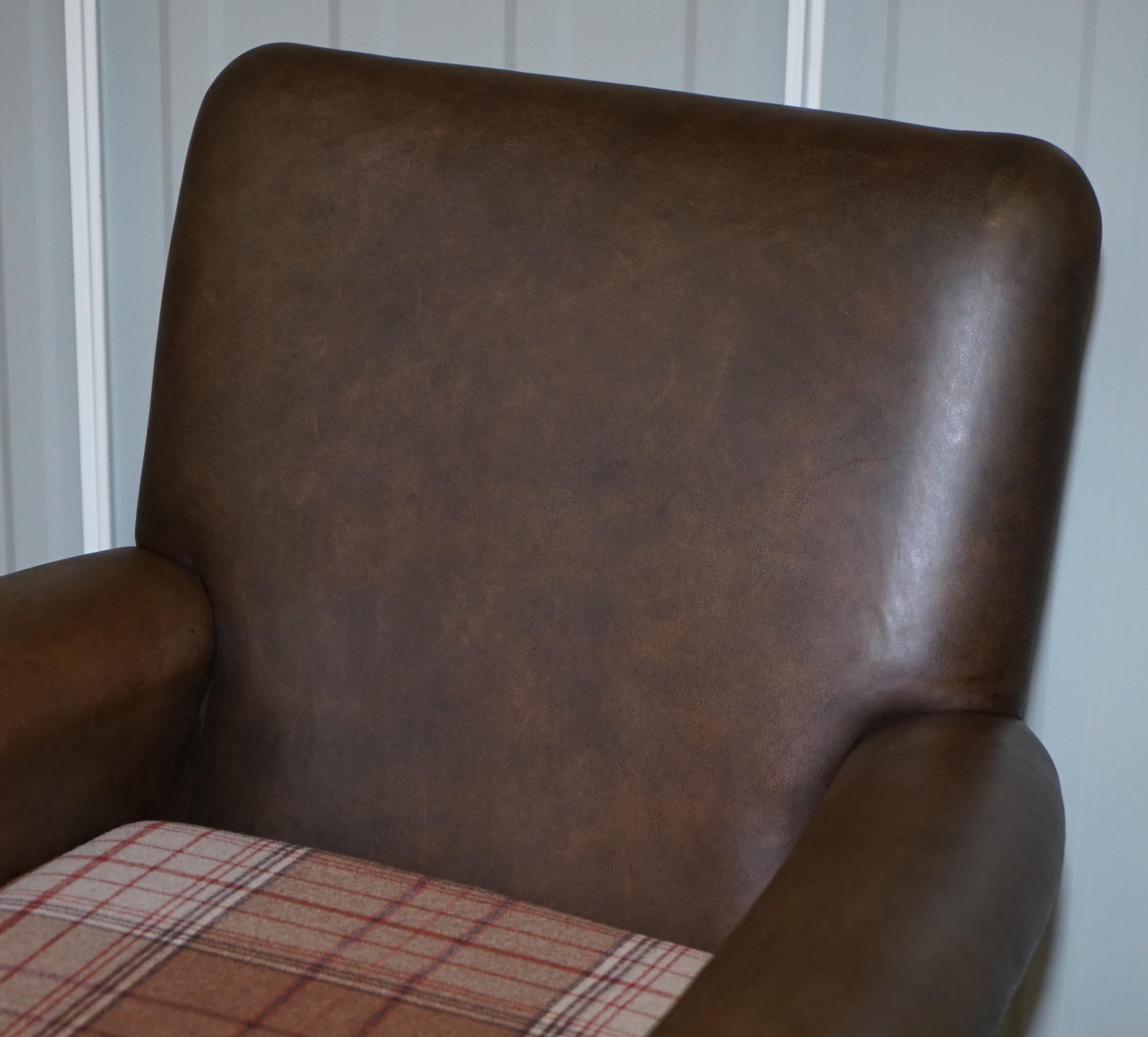 Edwardian Walnut Brown Leather Three-Piece Sofa, Armchairs Suite Tartan Cushions For Sale 8