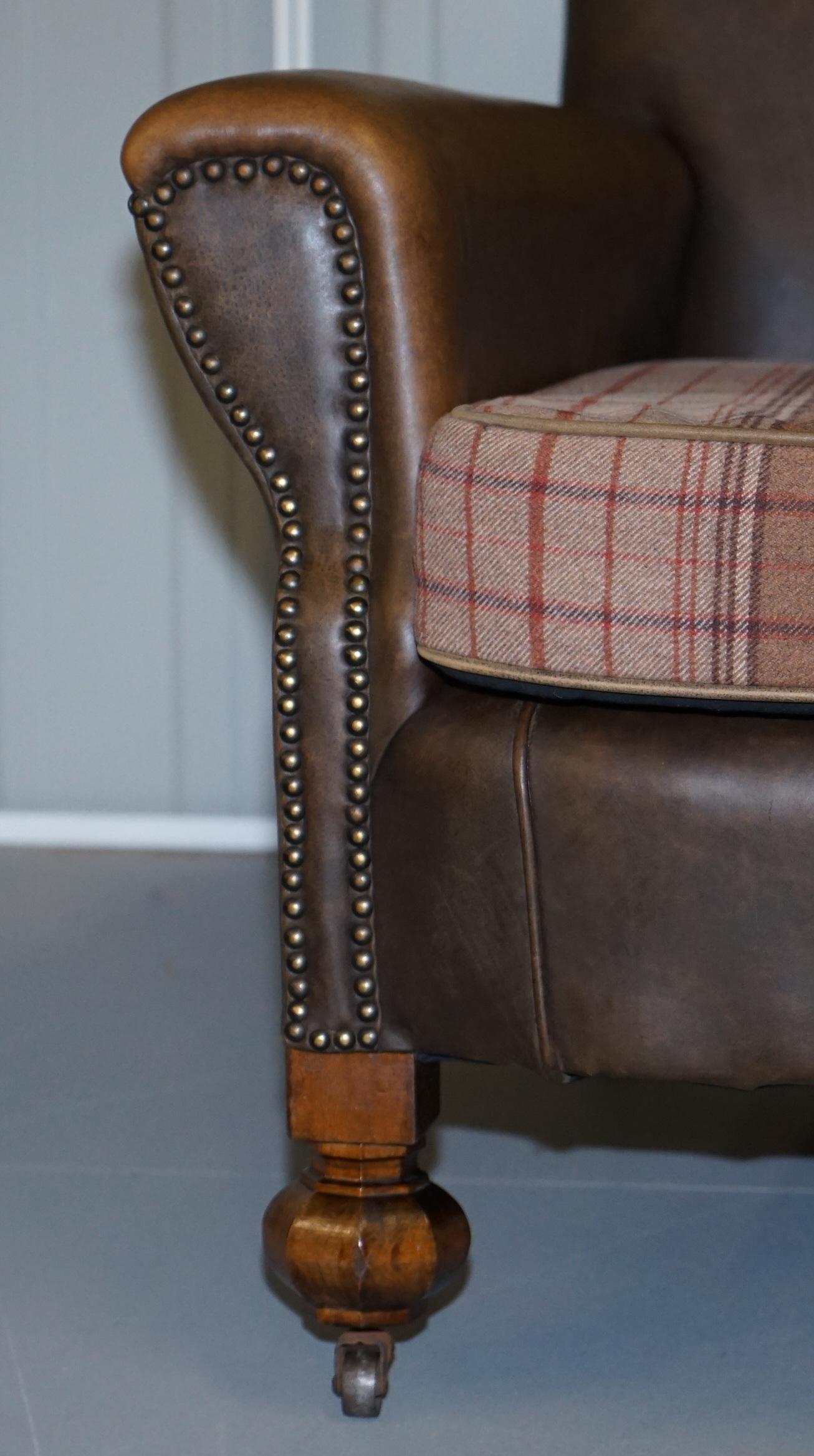 Edwardian Walnut Brown Leather Three-Piece Sofa, Armchairs Suite Tartan Cushions For Sale 11