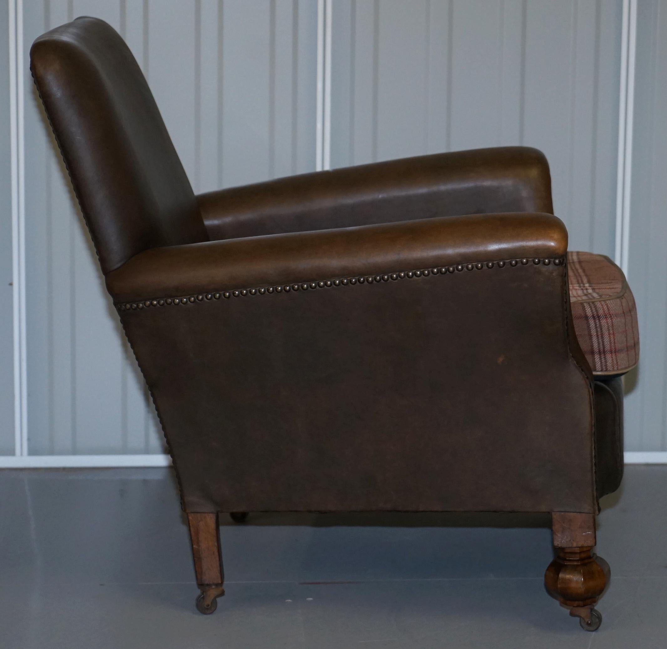 Edwardian Walnut Brown Leather Three-Piece Sofa, Armchairs Suite Tartan Cushions For Sale 12