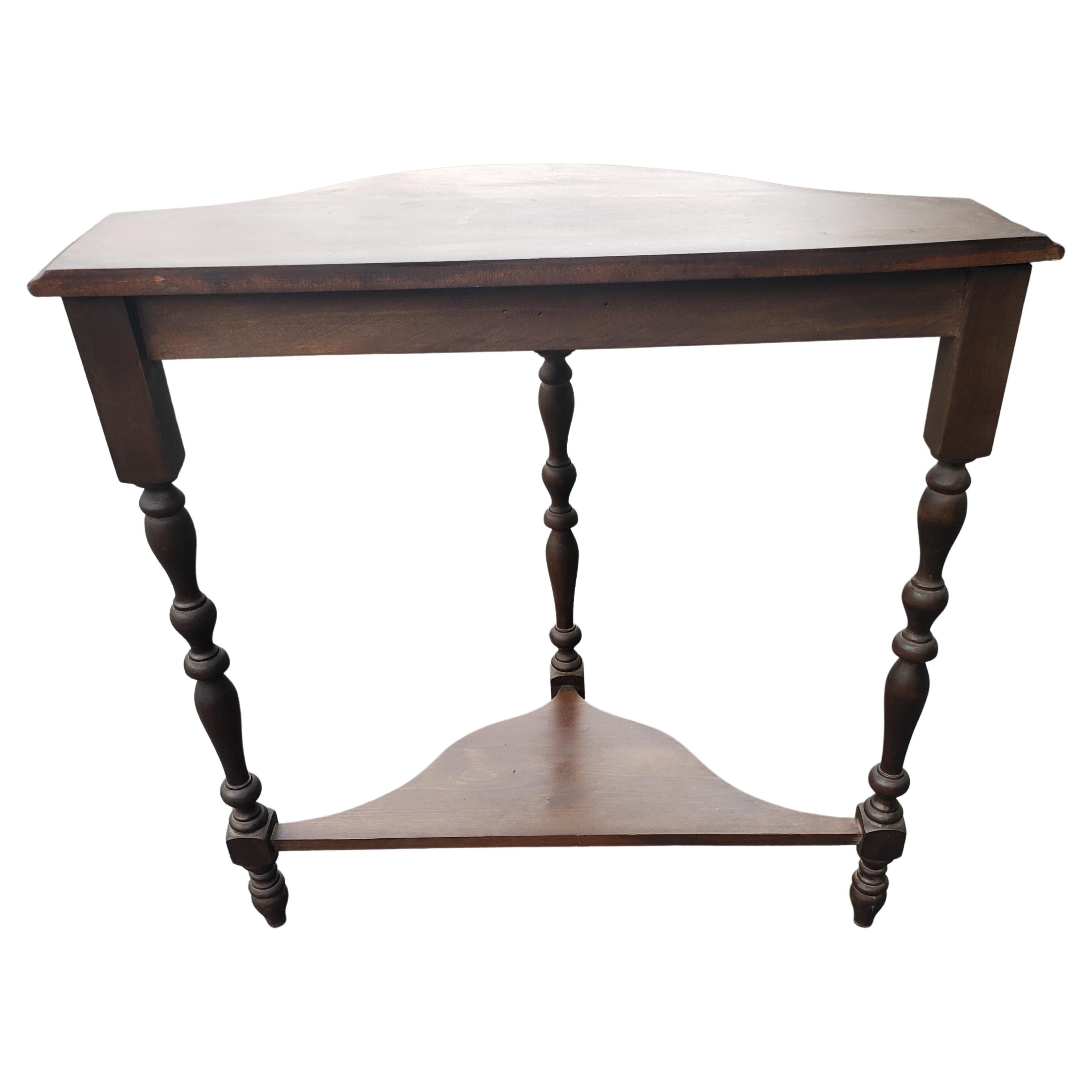 Edwardian Walnut Console Table with Turned Legs, Circa 1920s In Good Condition In Germantown, MD