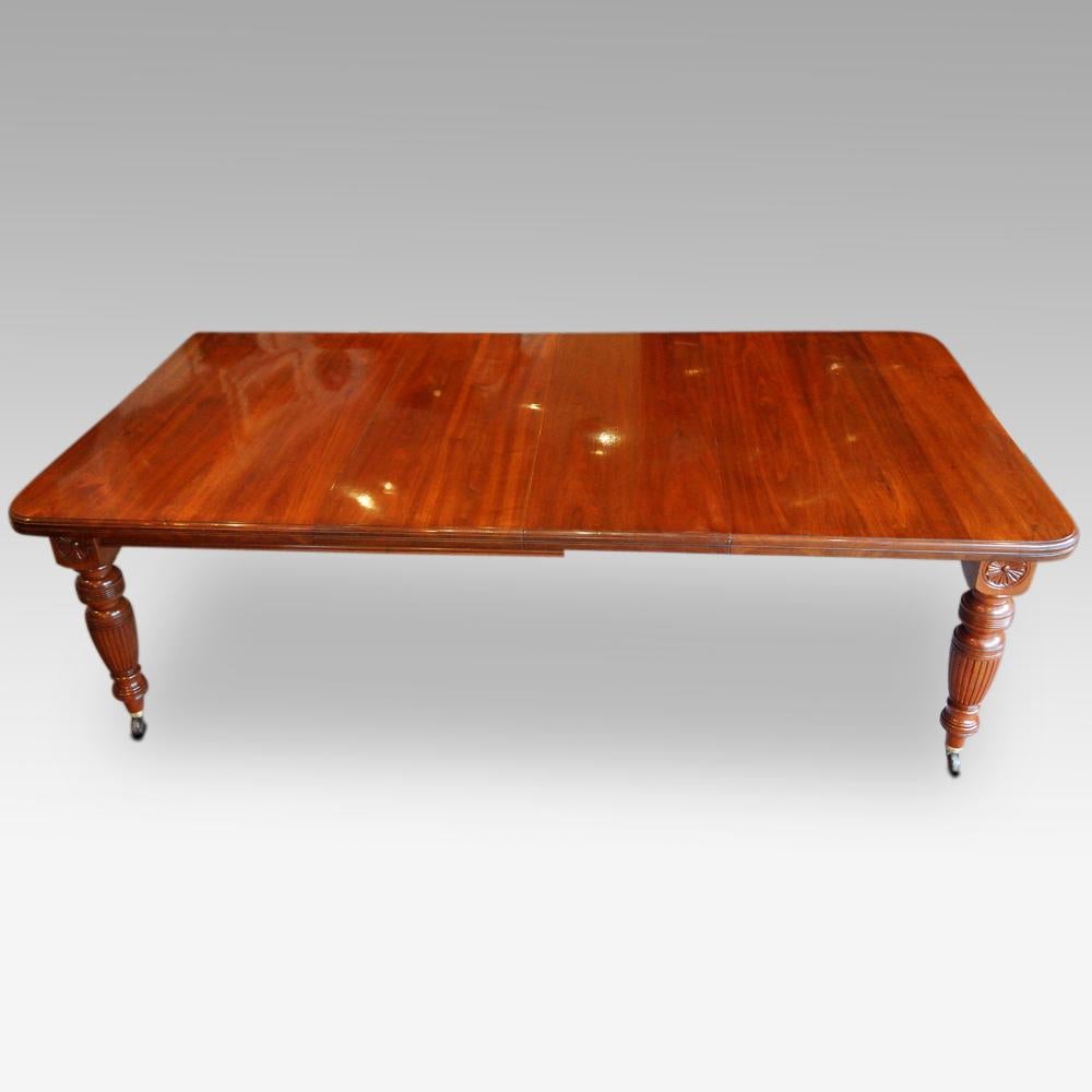 Edwardian Walnut Extending Dining Table For Sale 6