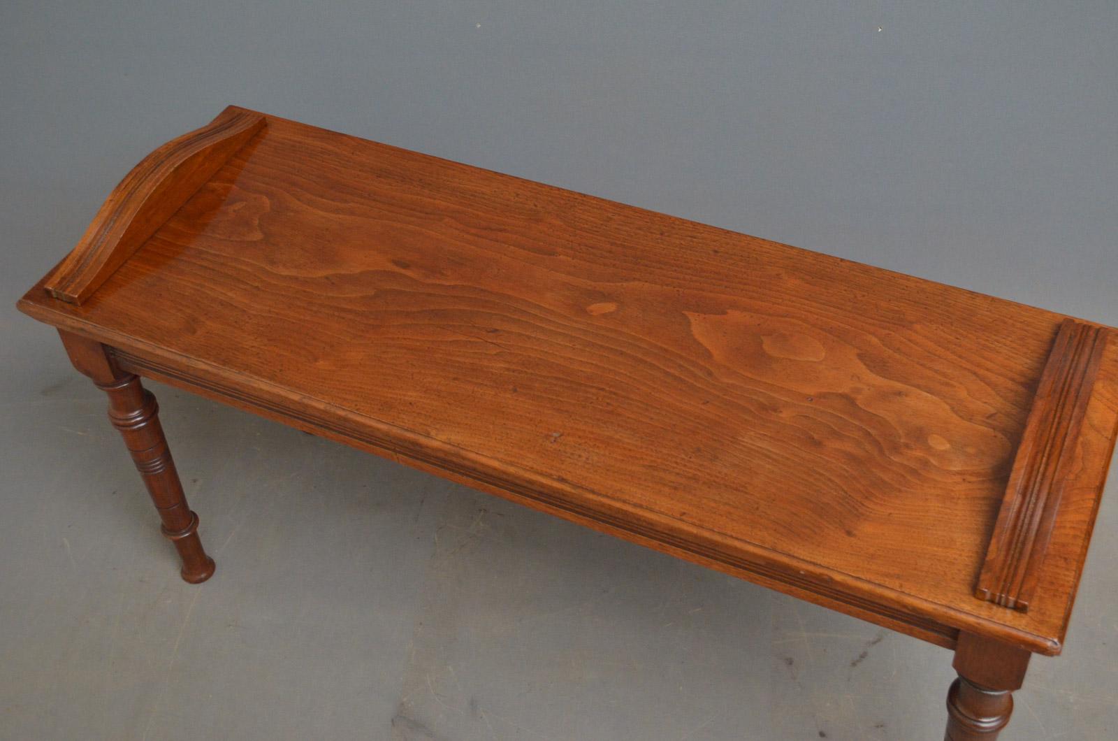 Sn4459 Edwardian solid walnut hall bench with figured seat with shaped ends, reeded frieze and turned legs, all in original condition throughout, ready to place at home. c1900
Measures: H 16.5