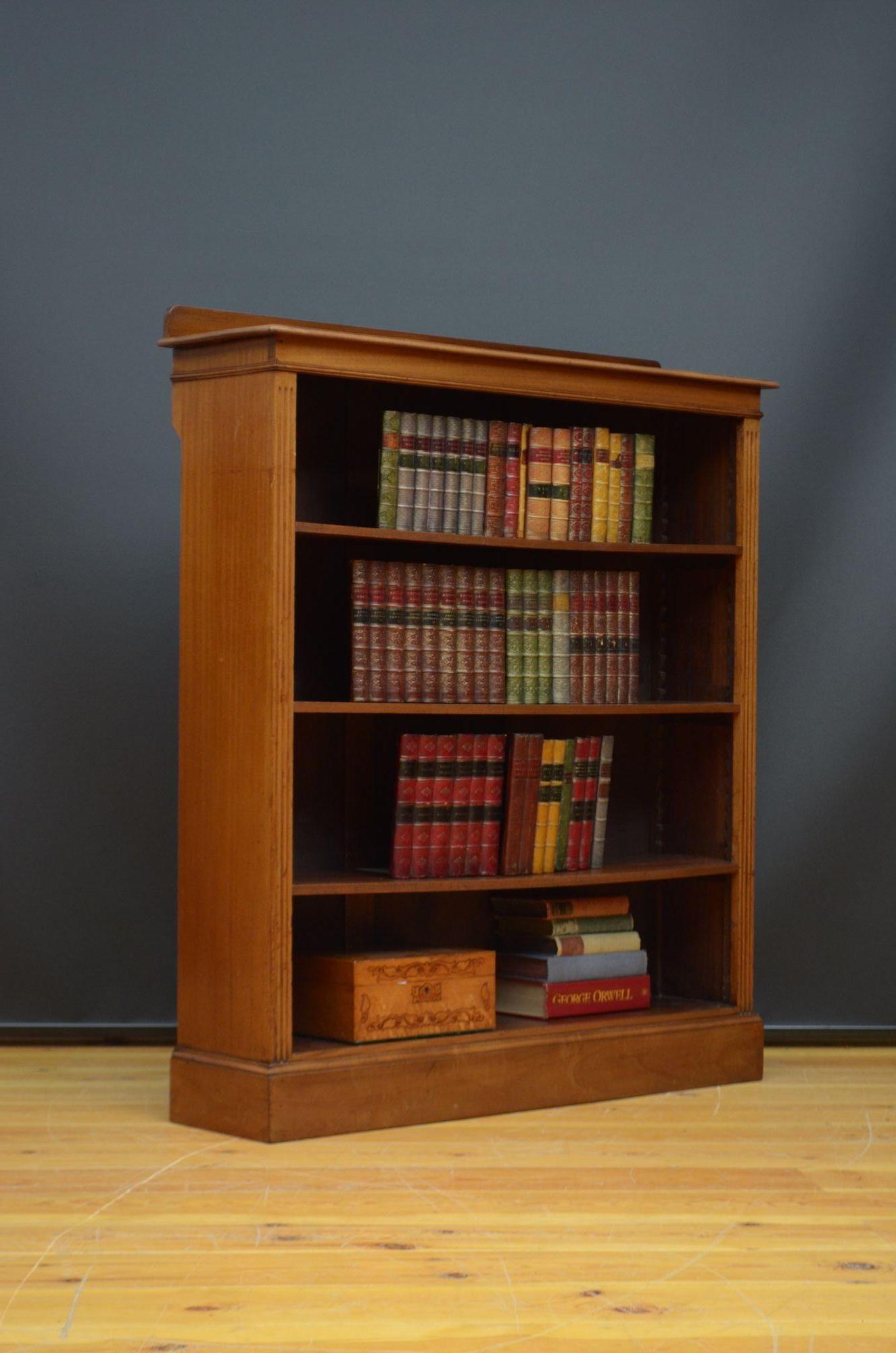 Edwardian Walnut Open Bookcase In Good Condition For Sale In Whaley Bridge, GB