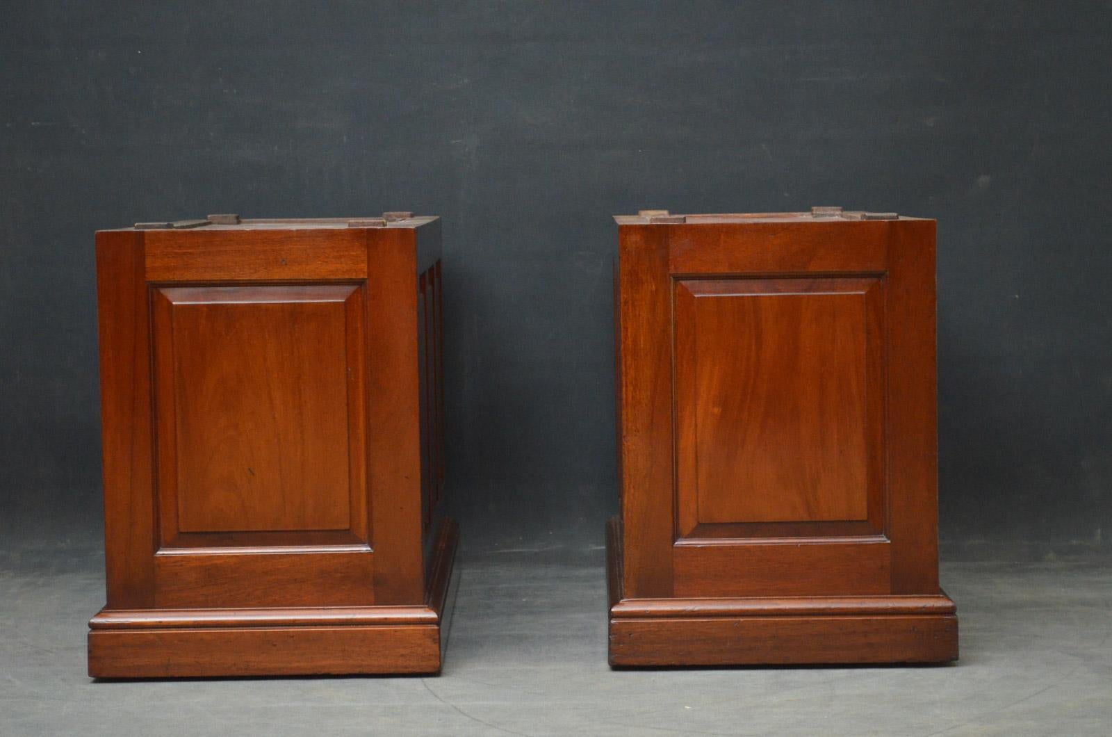 Edwardian Walnut Pedestal Desk by Maple & Co 3