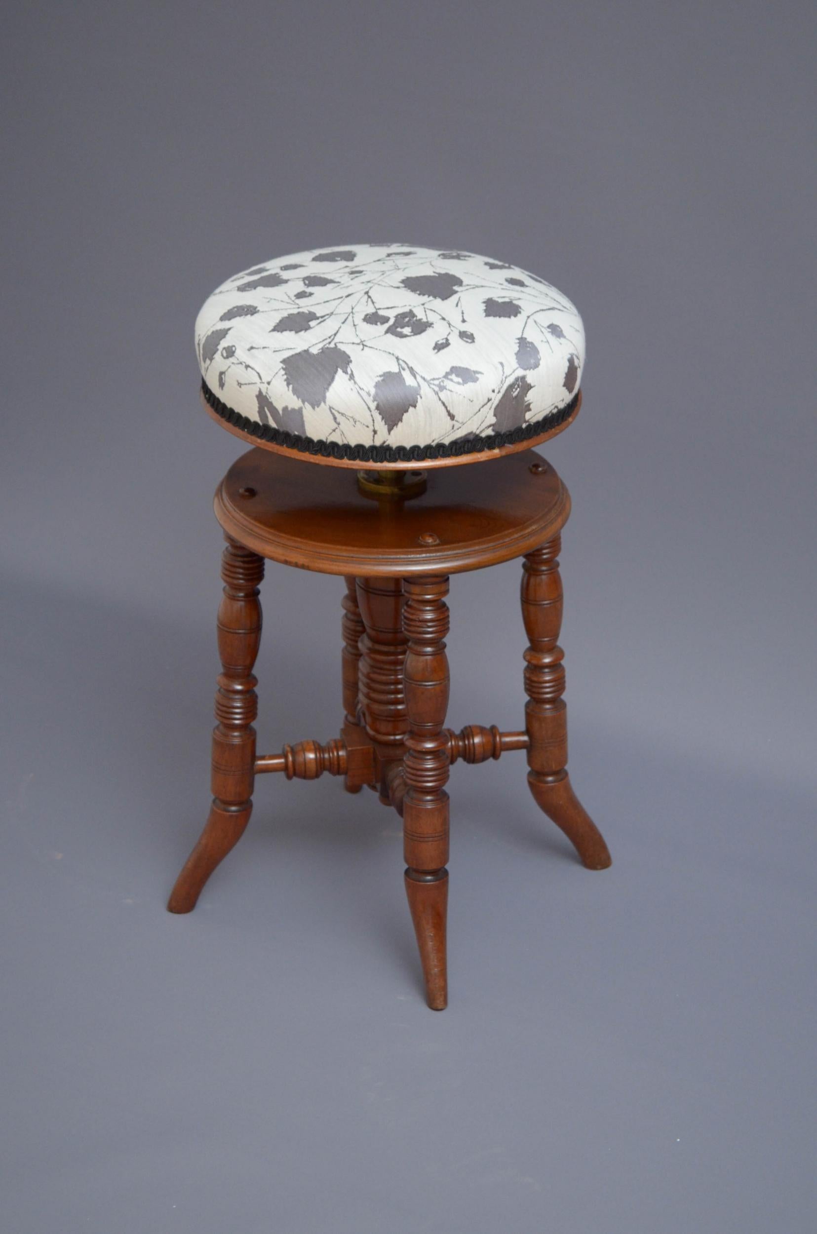round piano stool