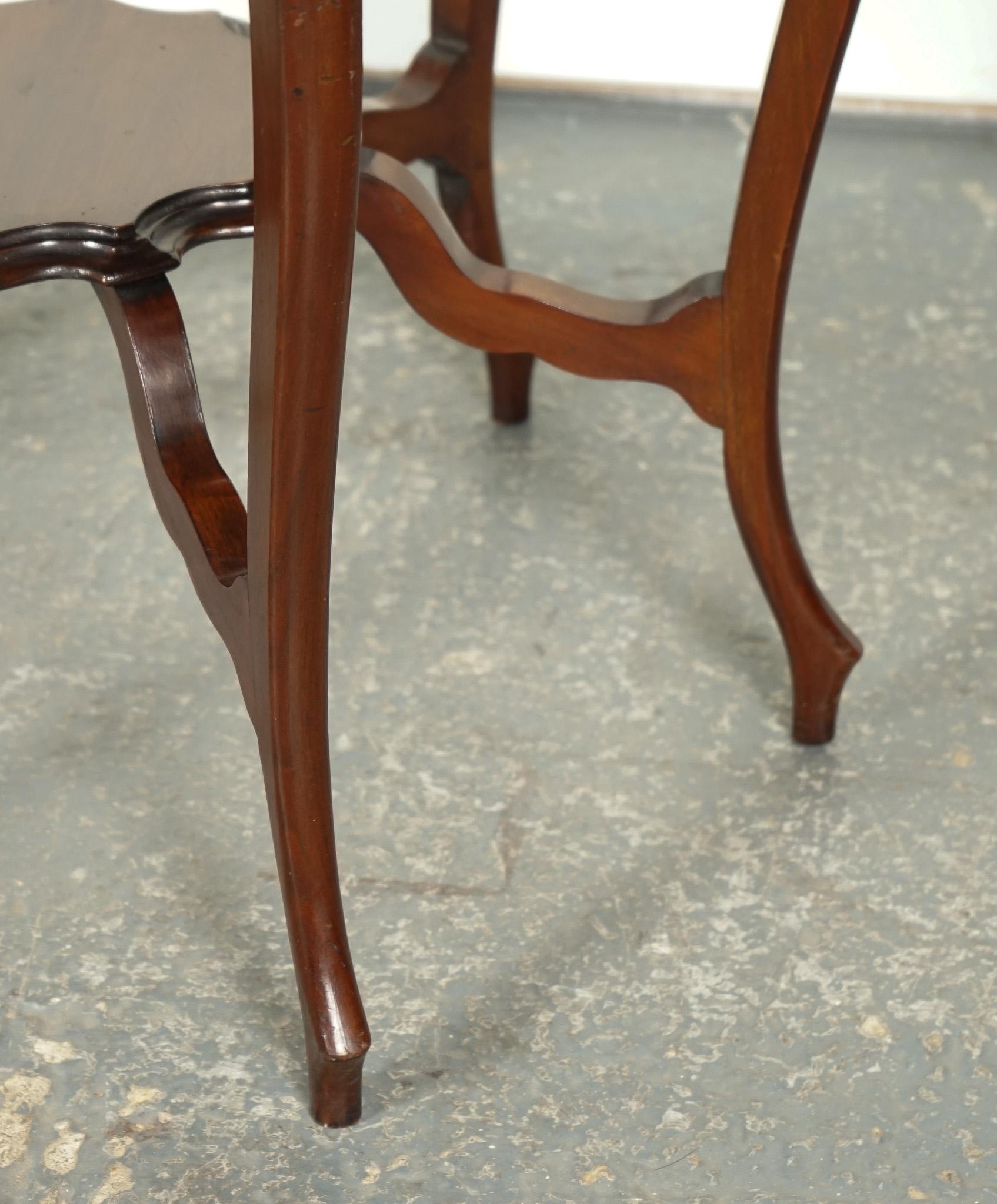 20th Century EDWARDIAN WALNUT SIDE END OCCASiONAL CENTRE TABLE J1 For Sale