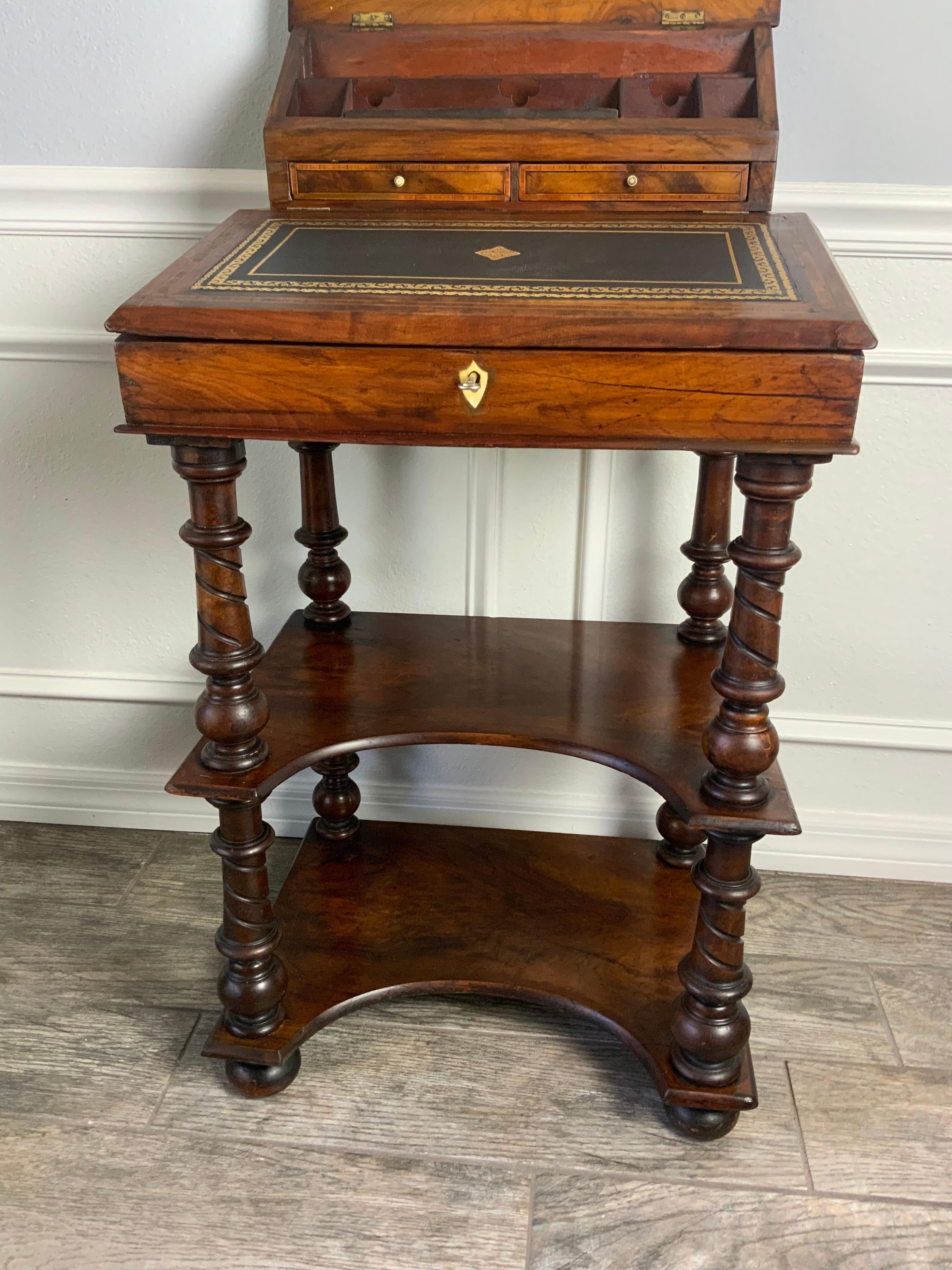 Edwardianischer Walunt Davenport-Schreibtisch (Englisch) im Angebot