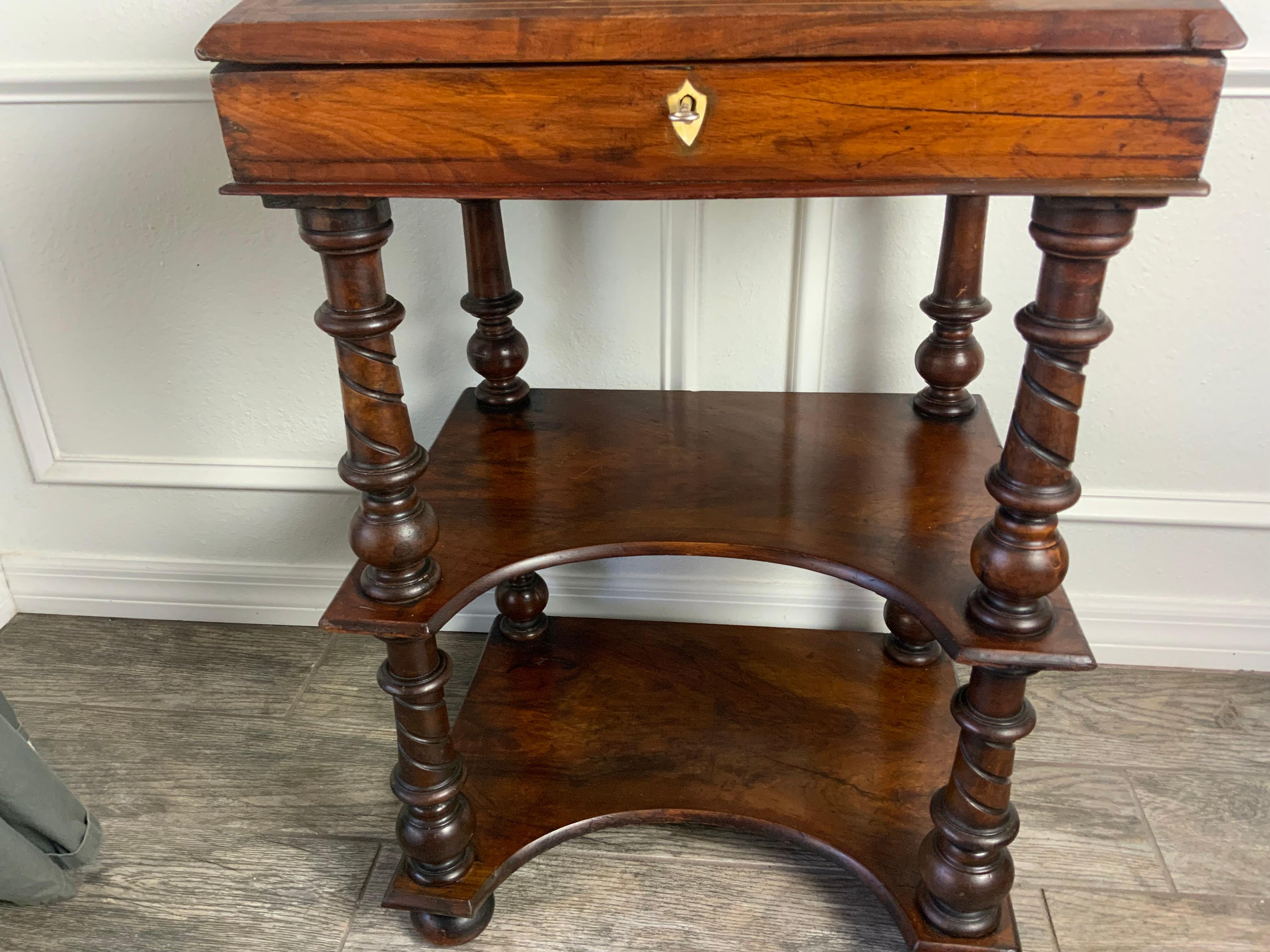 Edwardianischer Walunt Davenport-Schreibtisch im Zustand „Gut“ im Angebot in Bradenton, FL