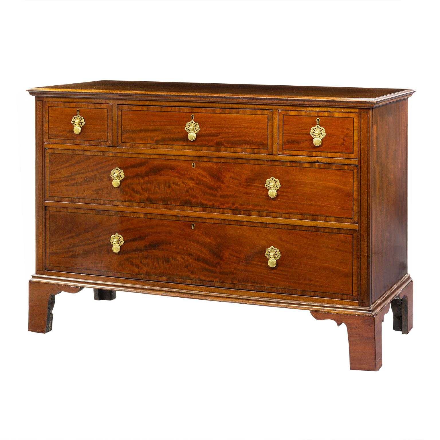 A fine mahogany, Edwardian chest of draws dating to the early part of the 20th century and made by Waring and Gillow. The whole cross-banded in satinwood edged in ebony a fine example of the outstanding quality produced by this prestigious company