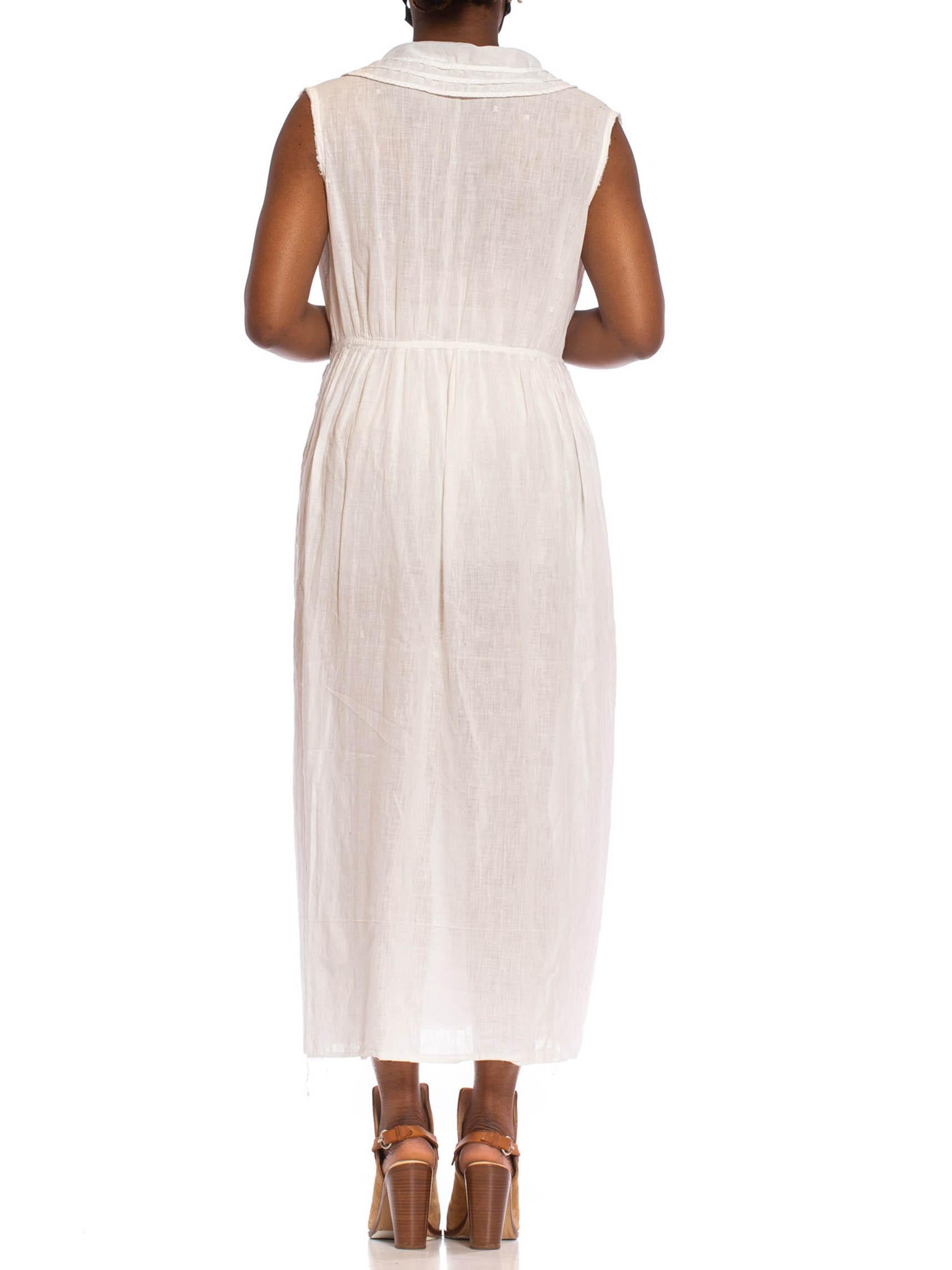 Blanc Robe sans manches en coton biologique blanc antique édouardien en vente