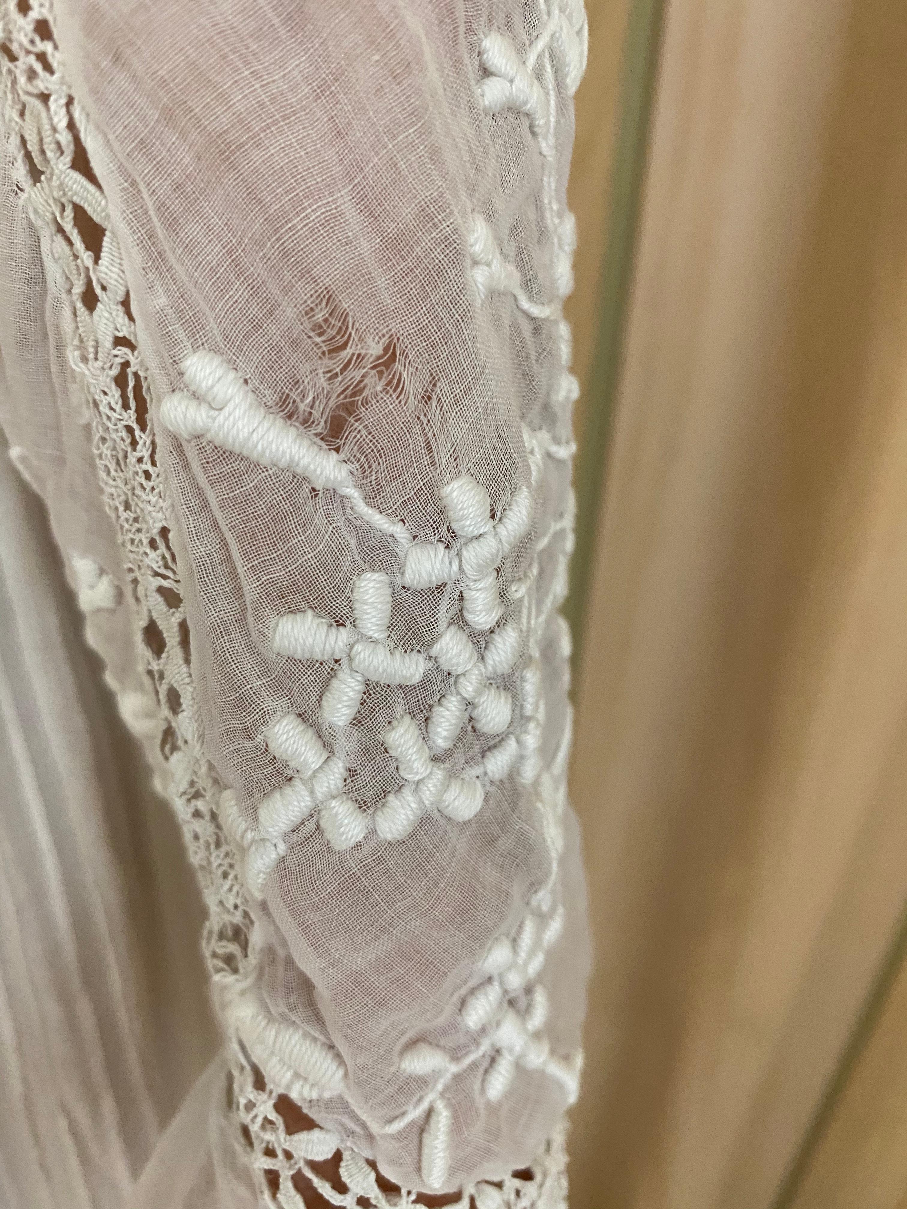 Edwardian White Cotton Embroidered Wedding Dress In Good Condition In Beverly Hills, CA