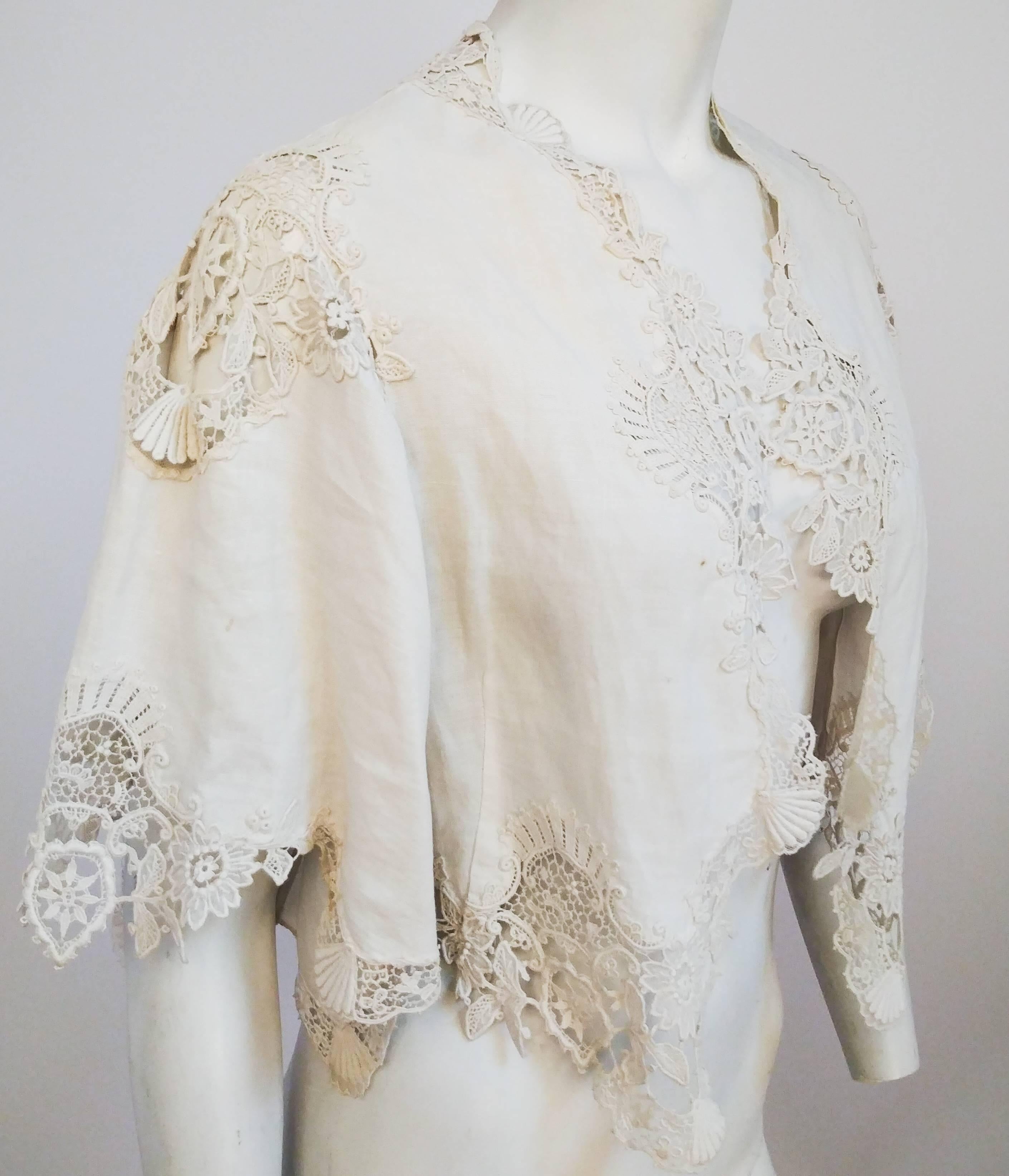 Edwardian White Cotton Lace Capelet. White cotton short cape with lace trim and detailing at shoulders. No closures at front, fitted at shoulders. 