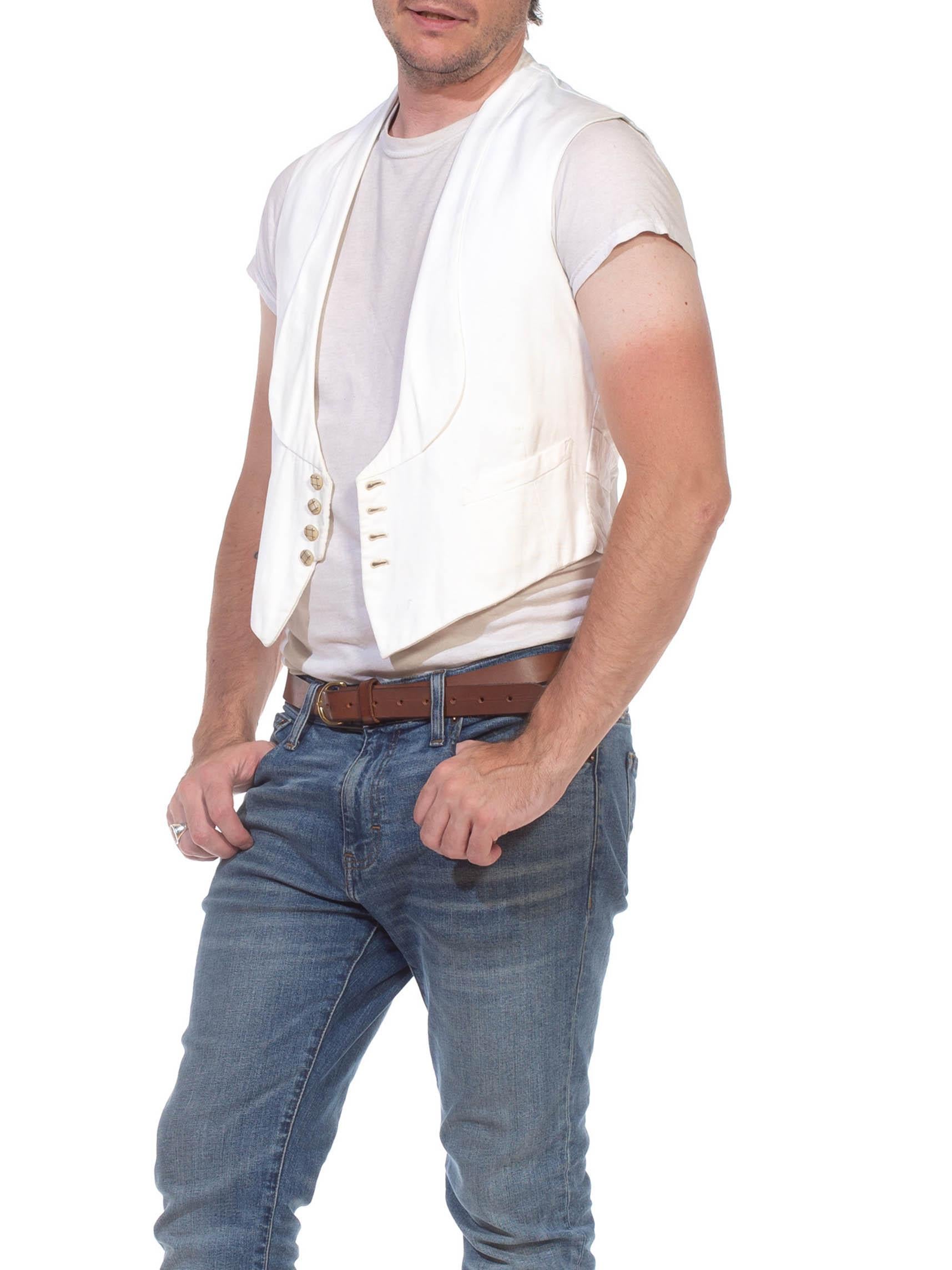 Edwardian White Cotton Ottoman Mens Low Cut Lapeled White-Tie Vest In Excellent Condition In New York, NY