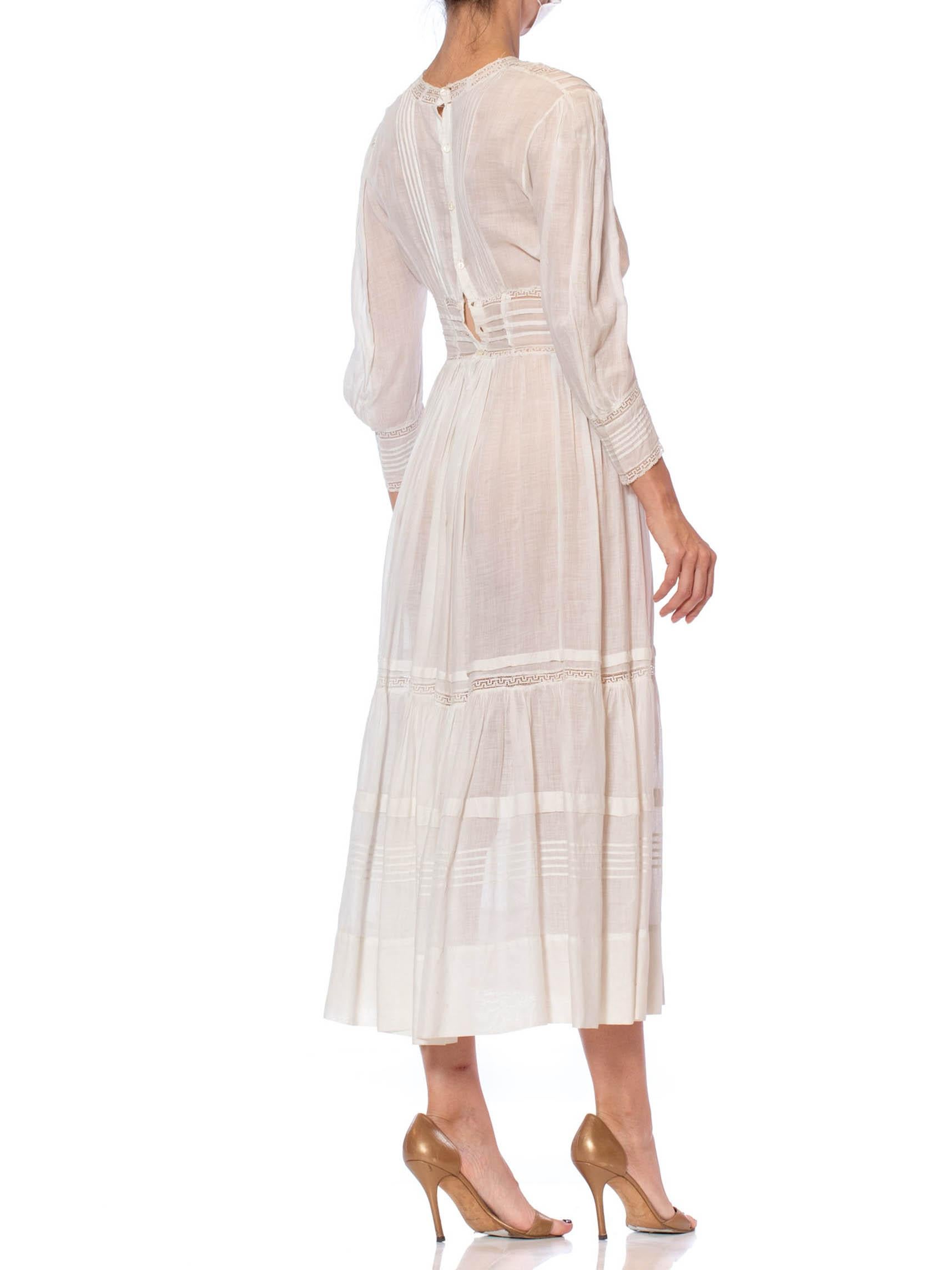 Edwardian White Cotton Voile Midi Length Tea Dress With Greek Key Lace & Long S In Excellent Condition In New York, NY