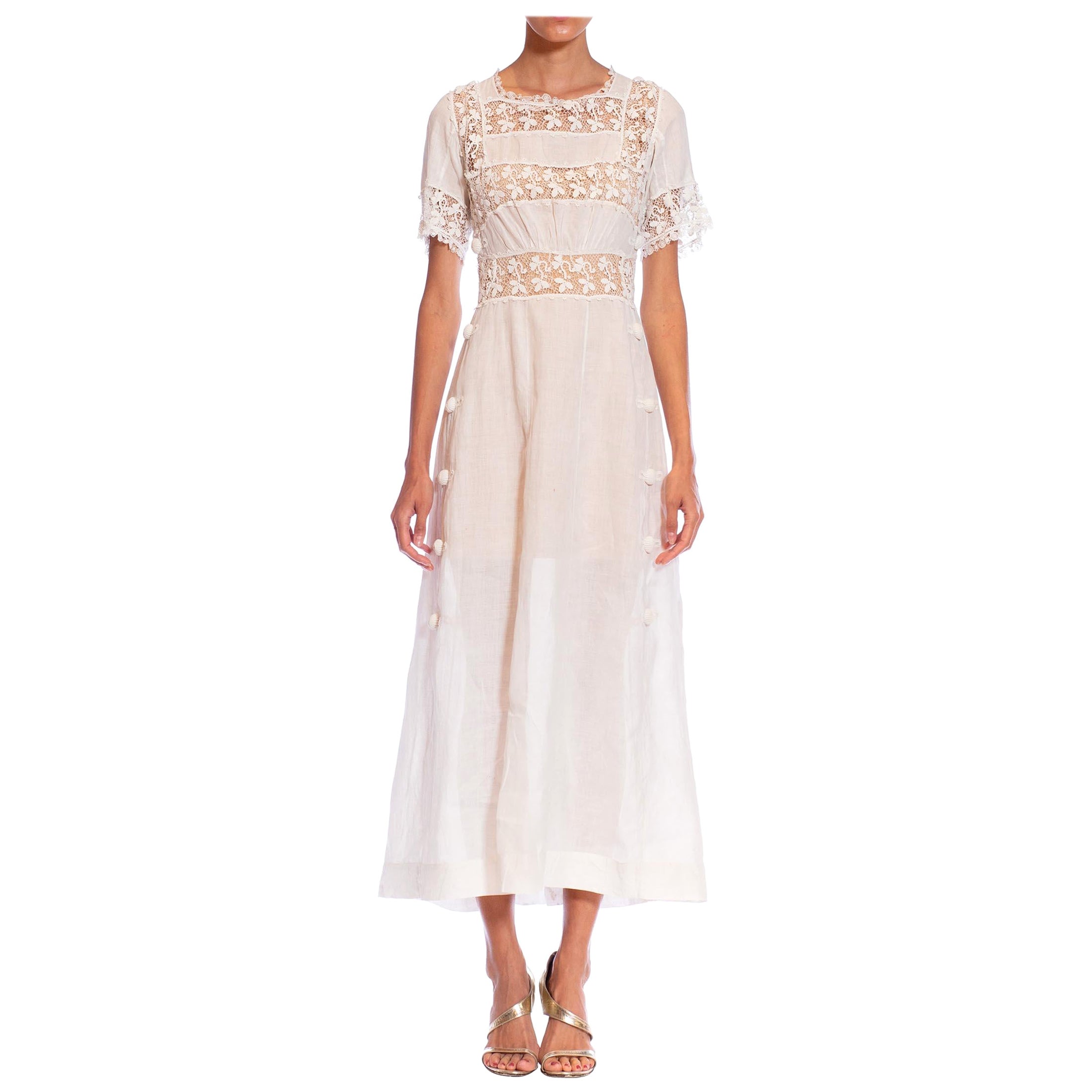 Vestido de té eduardiano blanco de lino y encaje con mangas