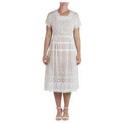 Robe d'été édouardienne en coton biologique blanc avec dentelle brodée