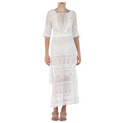 Robe édouardienne blanche en voile de coton biologique avec broderie et dentelle
