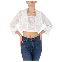 Chemisier édouardien blanc en voile de coton biologique brodé à la main avec dentelle faite main