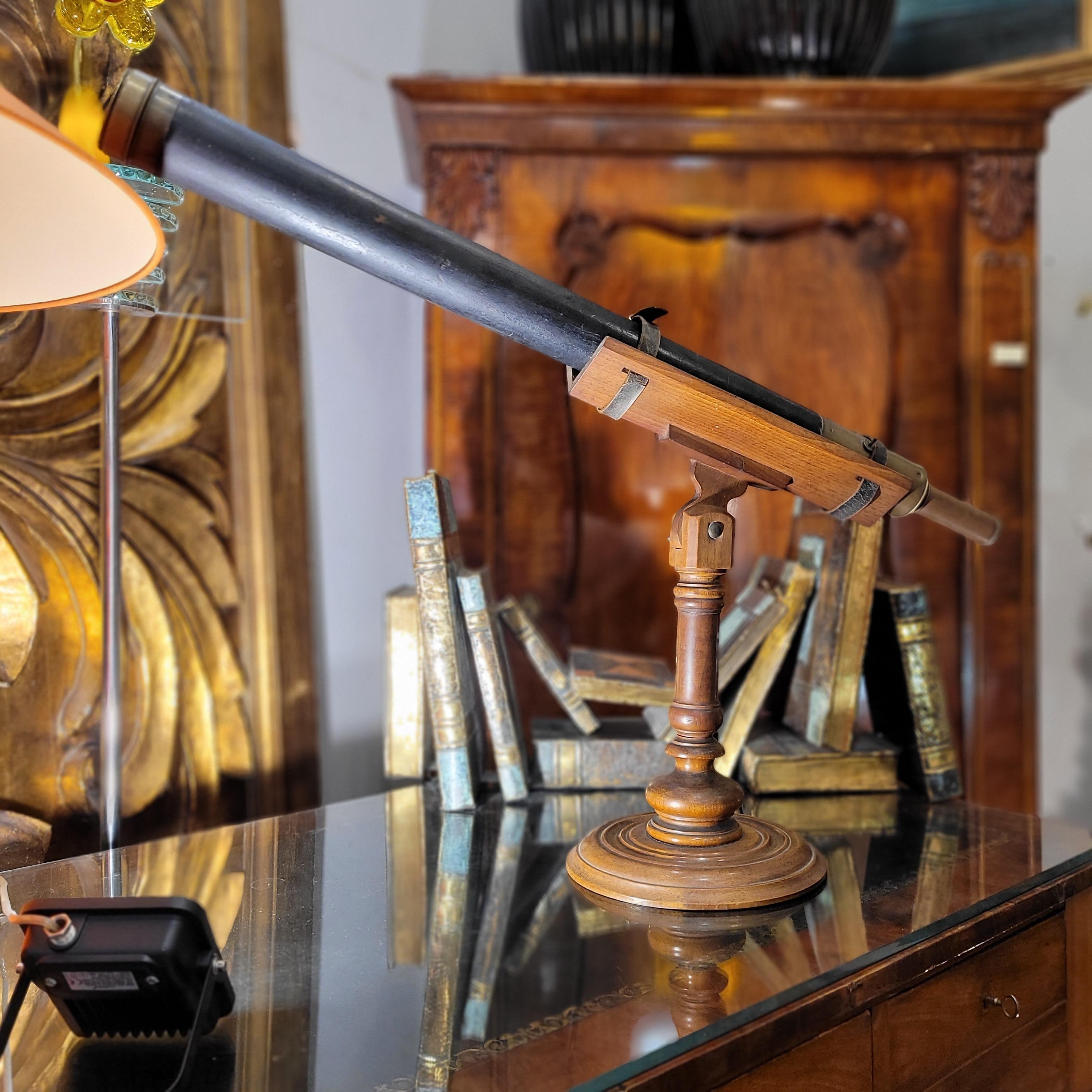 Hand-Crafted Edwardian Wooden and Leather Refracting Table Telescope England For Sale