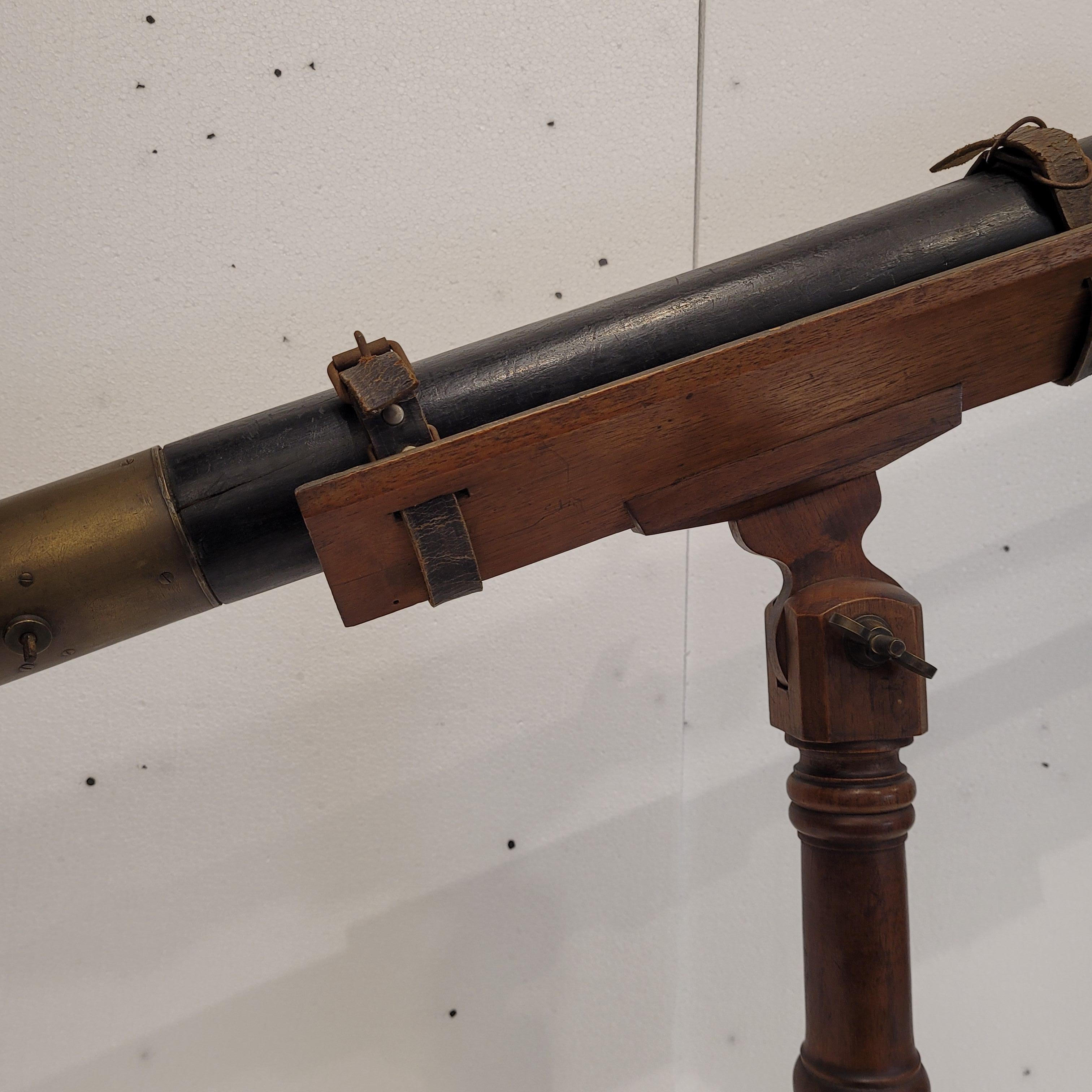 Early 20th Century Edwardian Wooden and Leather Refracting Table Telescope England For Sale