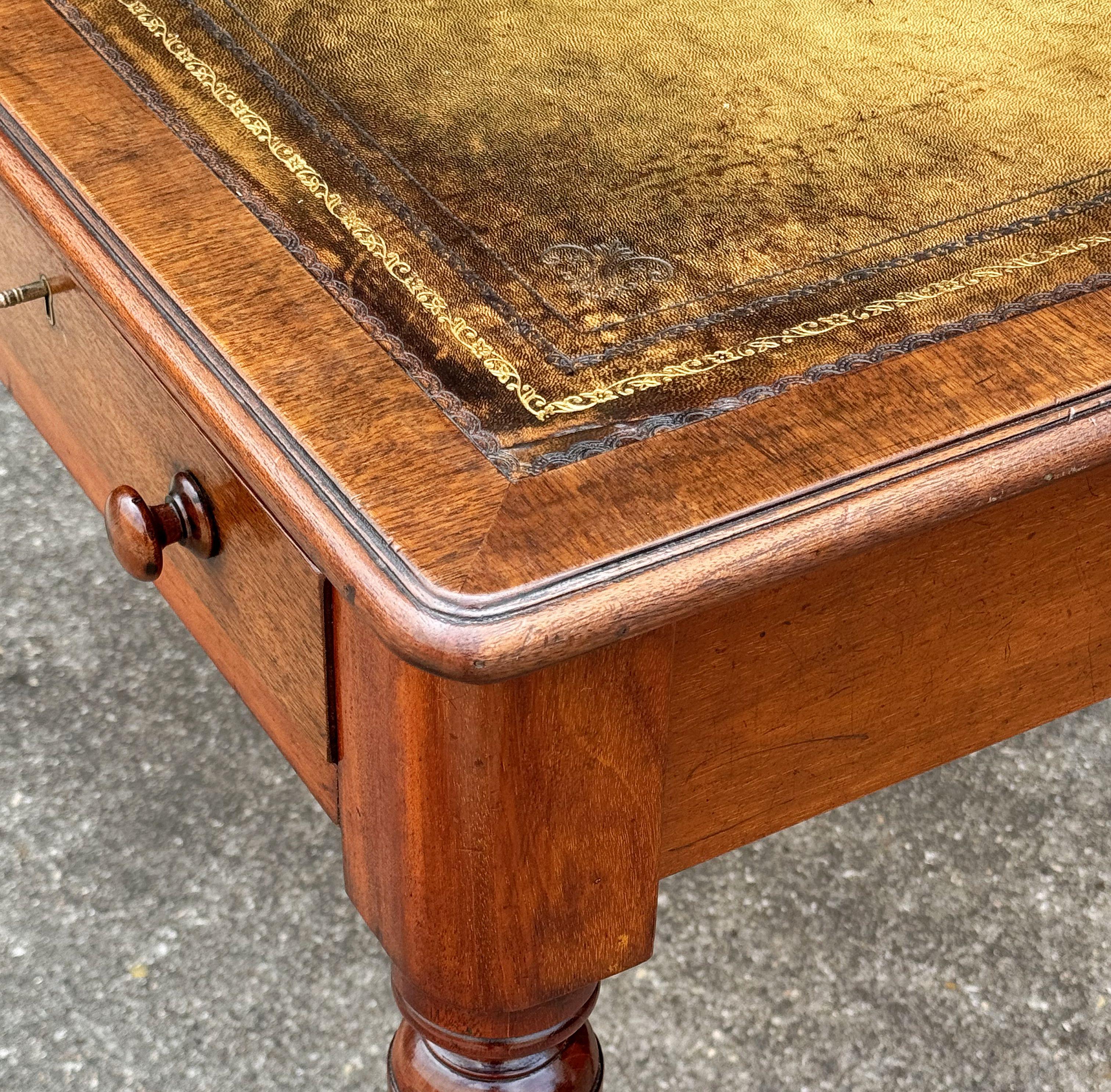 Edwardianischer Schreibtisch oder Schreibtisch aus Mahagoni mit Lederplatte aus England im Angebot 6