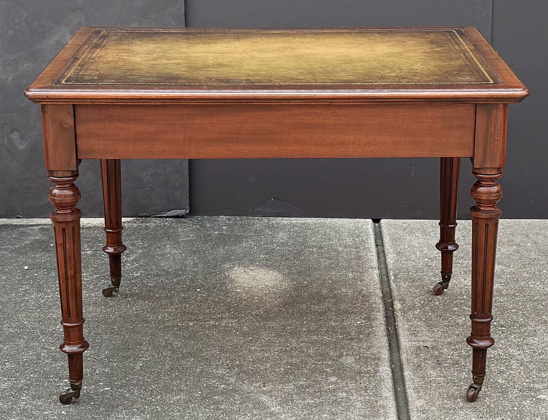 Edwardianischer Schreibtisch oder Schreibtisch aus Mahagoni mit Lederplatte aus England im Angebot 7