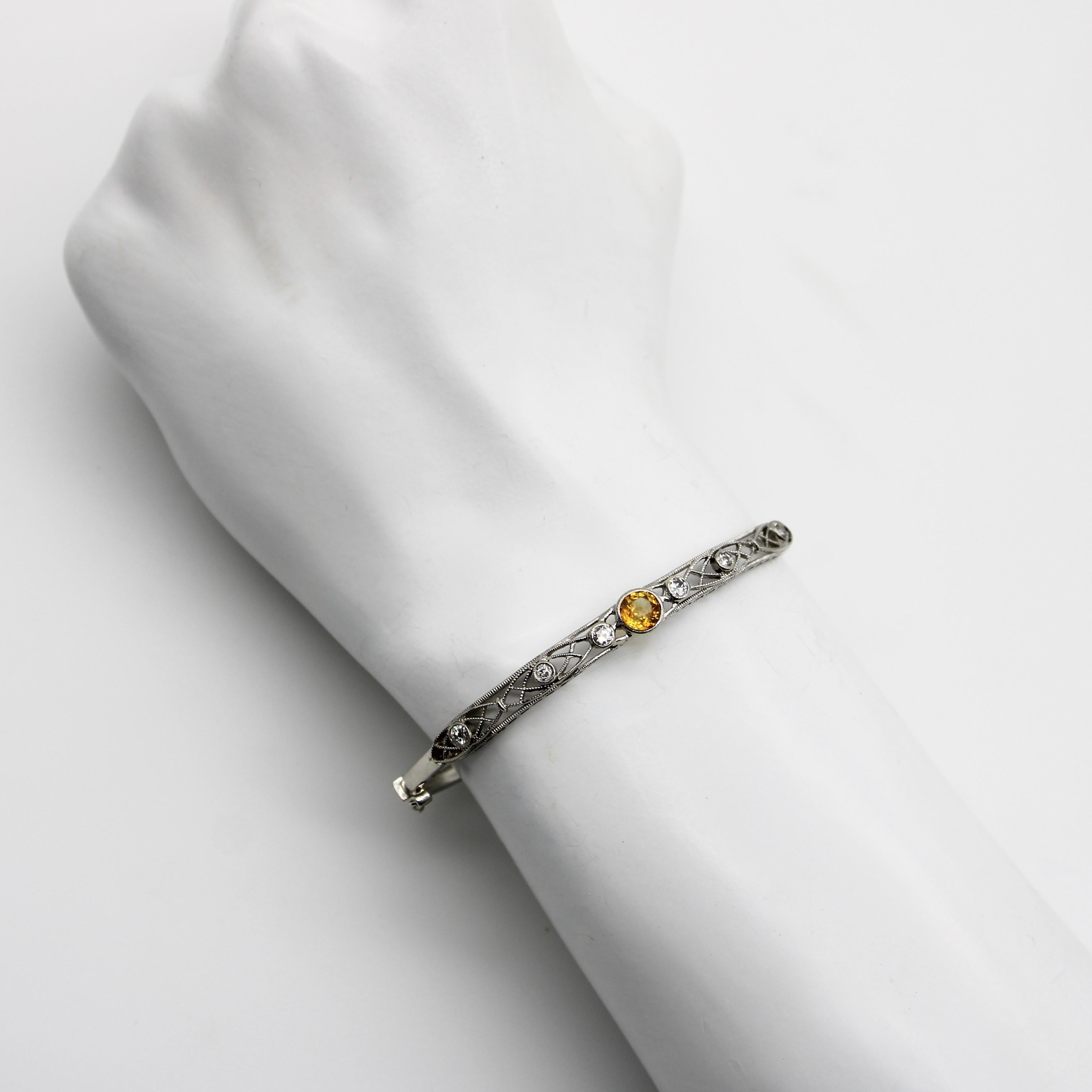 Filigranes edwardianisches Armband aus Platin mit gelbem Saphir und Diamanten  (Edwardian) im Angebot