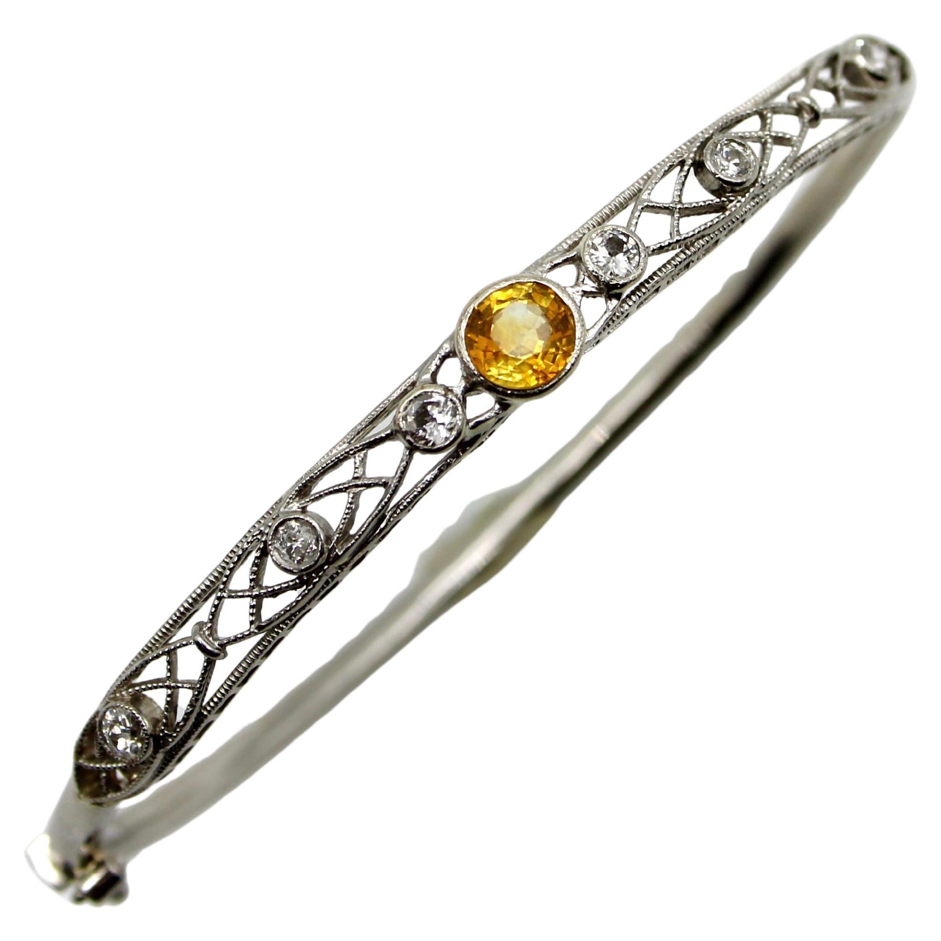 Filigranes edwardianisches Armband aus Platin mit gelbem Saphir und Diamanten  im Angebot