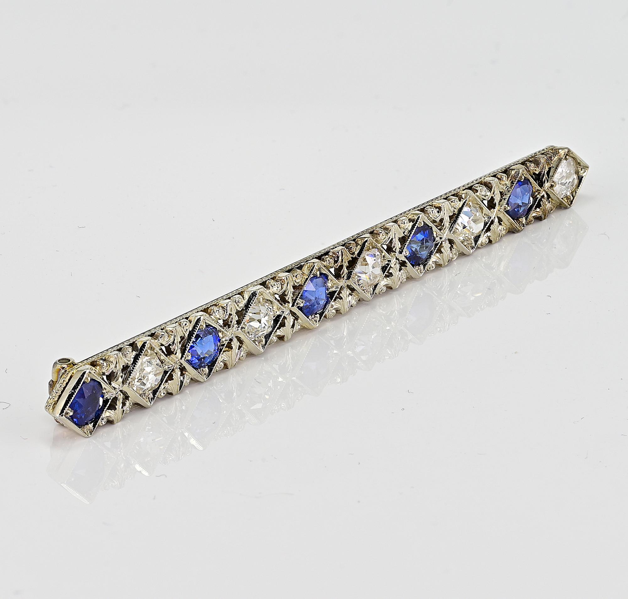 Edwardian1.30 Ct Sapphire 1.25 Ct Diamond Platinum Bar Brooch In Good Condition For Sale In Napoli, IT