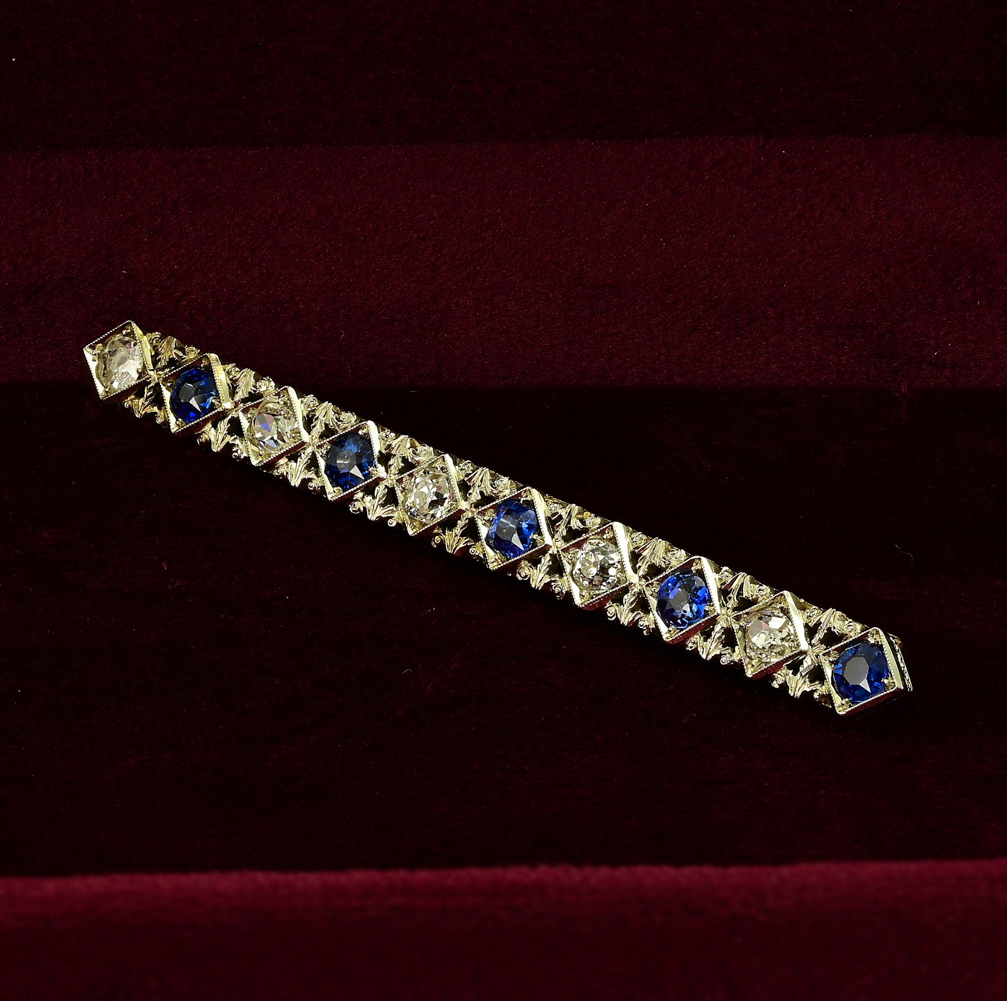 Edwardian1.30 Ct Sapphire 1.25 Ct Diamond Platinum Bar Brooch For Sale 4