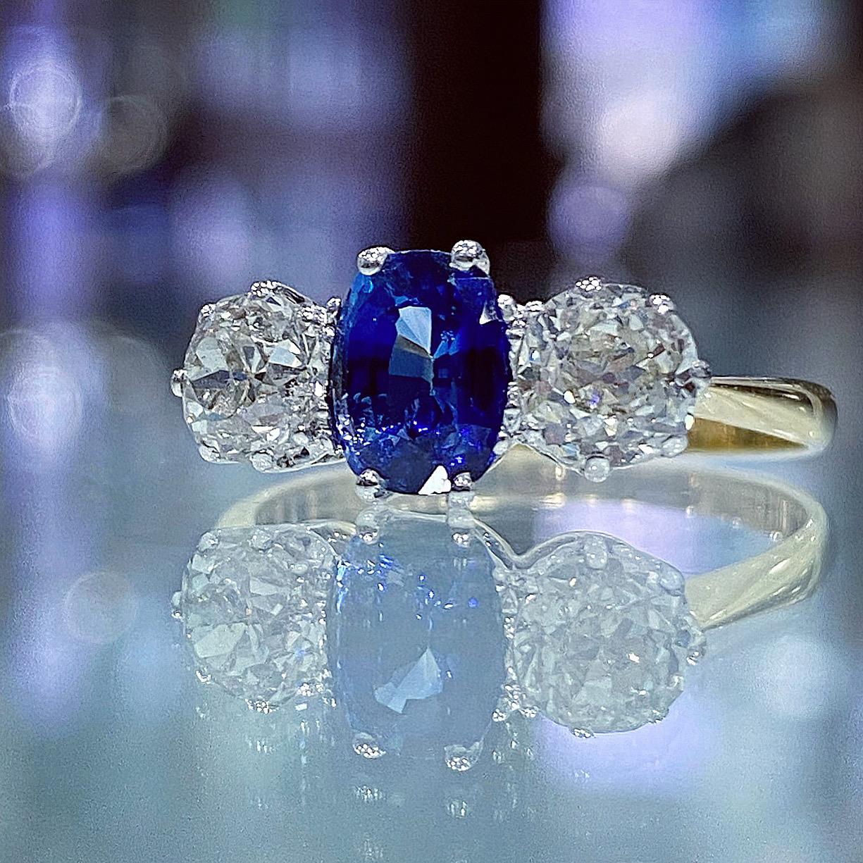 Women's or Men's Edwardian1.30ct Sapphire and Diamond Three Stone Ring, c.1910s