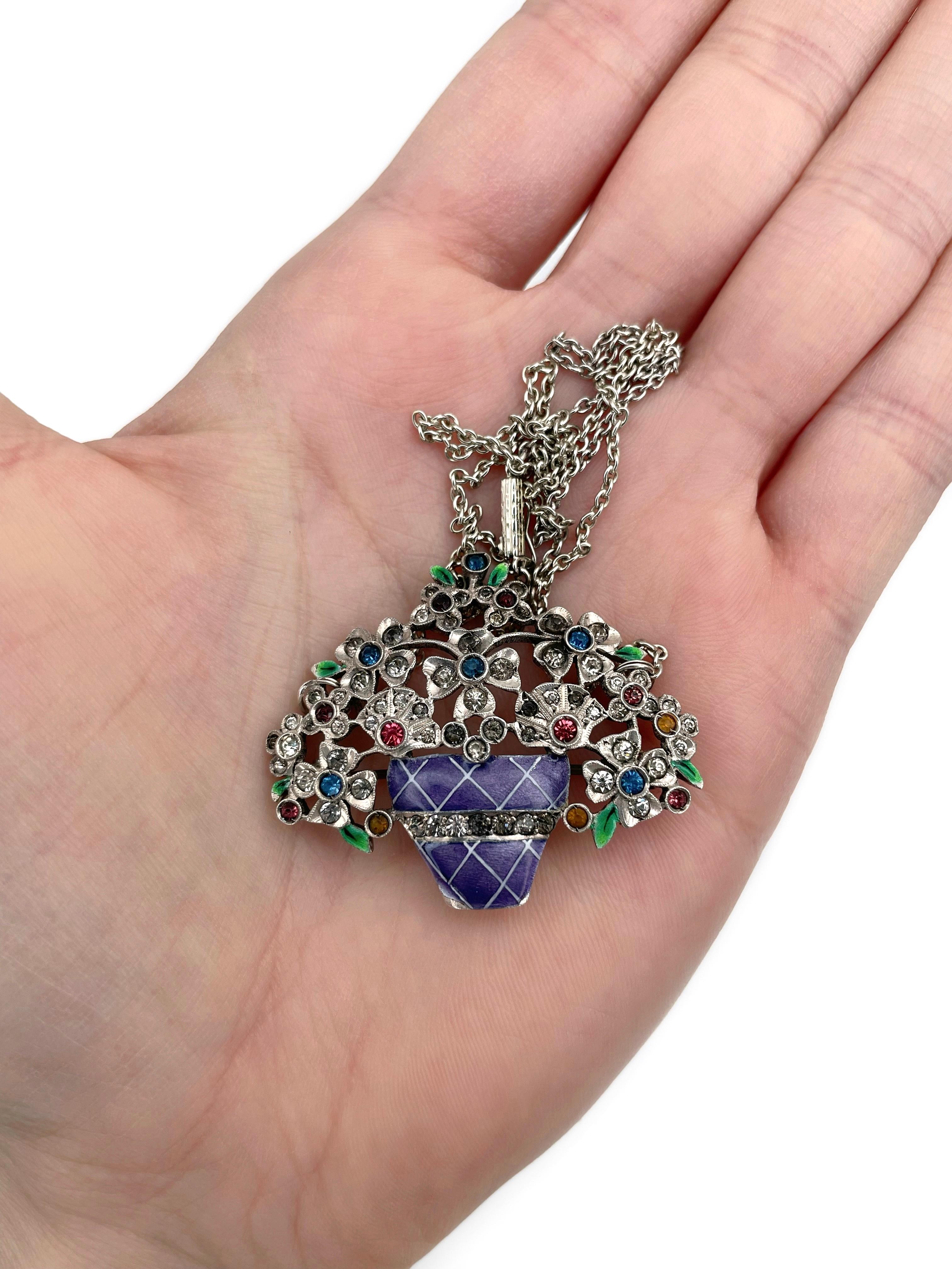 This is a lovely Edwardian flower basket collier pendant and brooch. It is crafted in silver and enamel. The piece features clear and colourful paste. Circa 1920.

Weight: 14.26g
Basket size: 3.5x4cm
Chain length: 44.5cm 

IMPORTANT: As a buyer, you