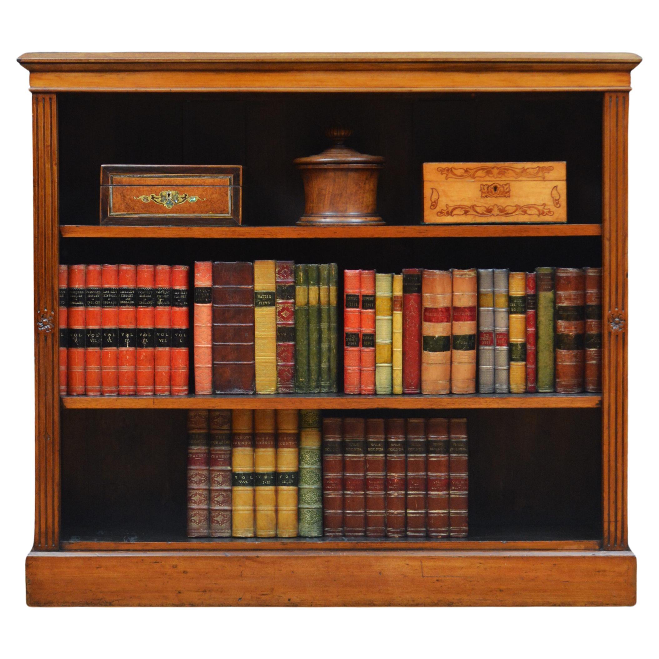 Edwards & Roberts Libreria a giorno vittoriana inglese in noce in vendita