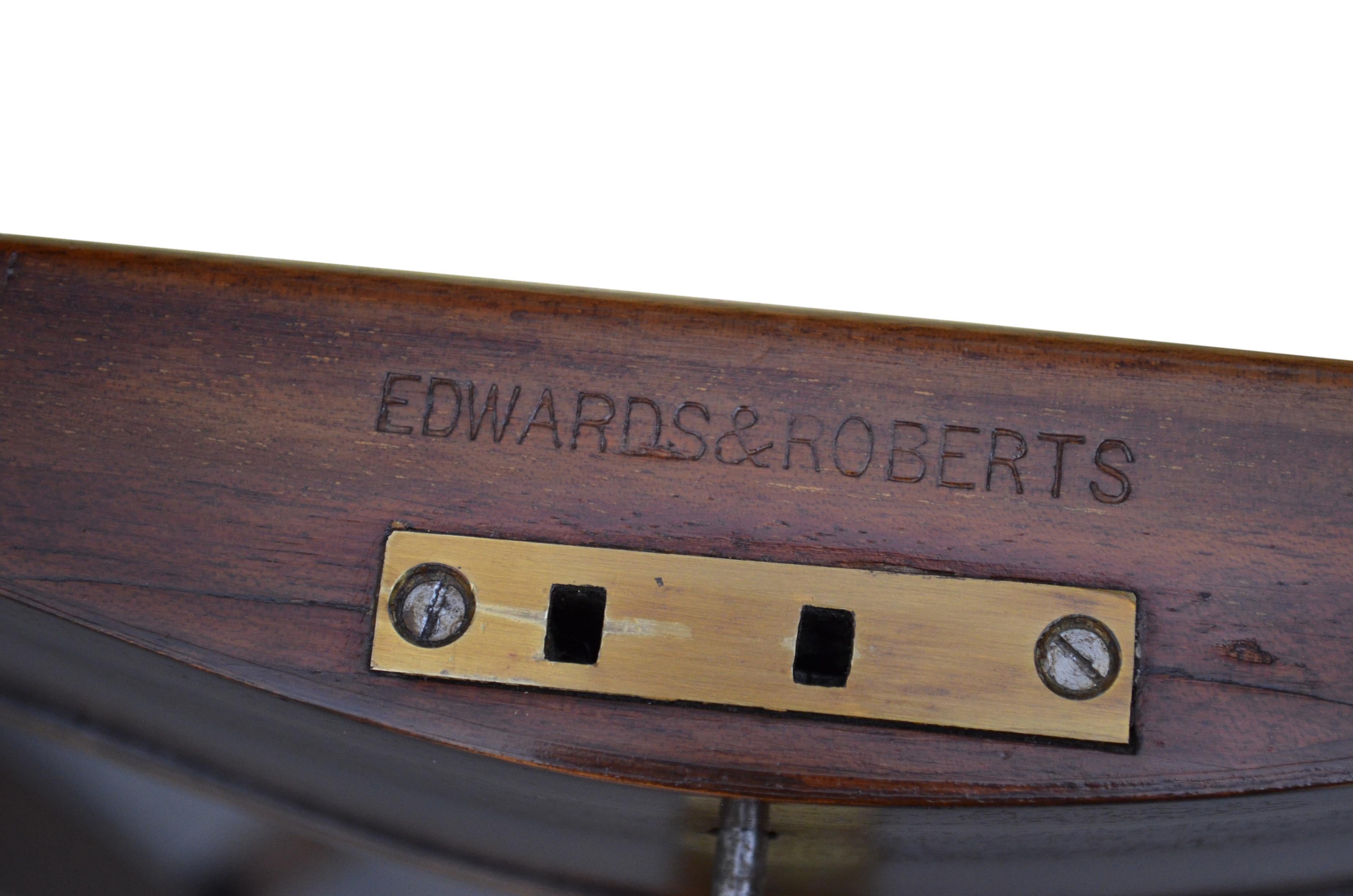 Edwards and Roberts Mahogany and Inlaid Display Table In Good Condition In Whaley Bridge, GB