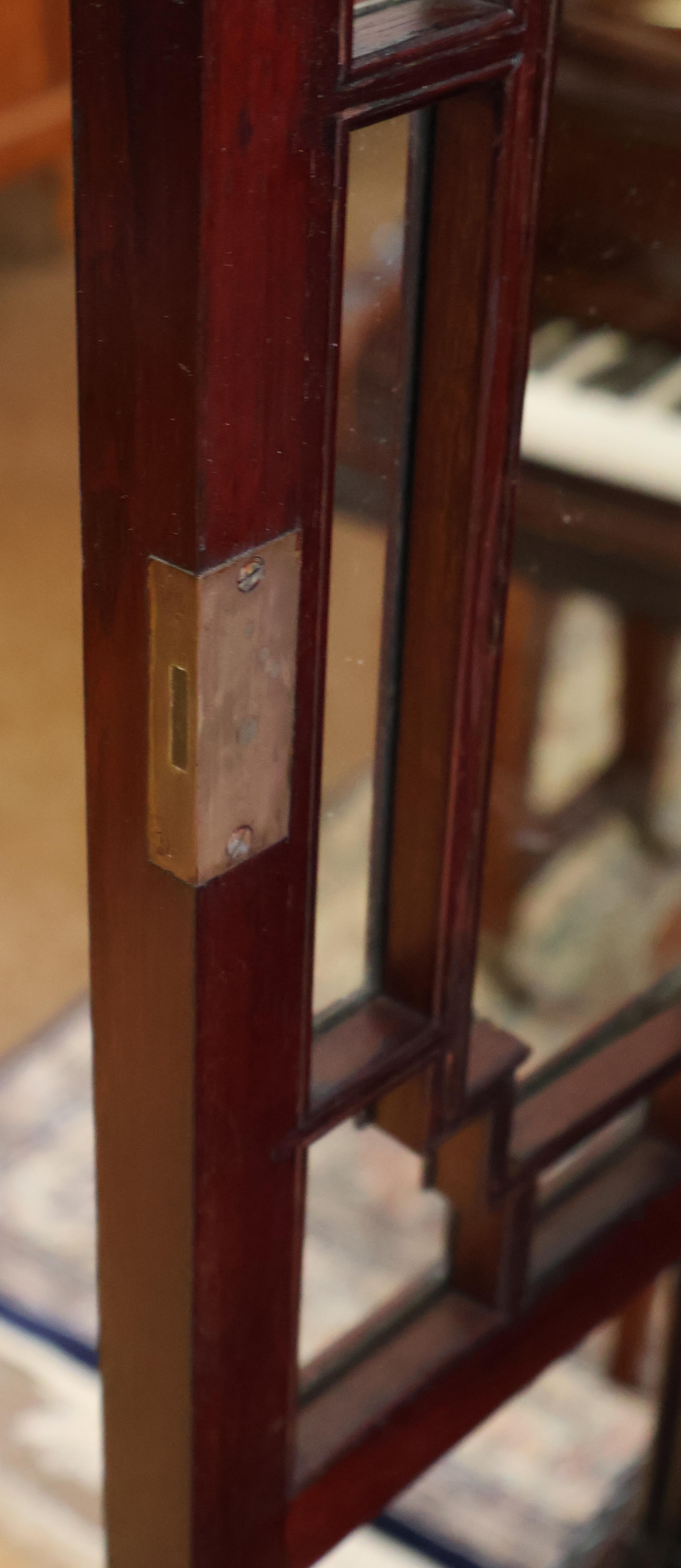 Edwards & Roberts 19e siècle - Meuble d'étagère en acajou de style Chippendale chinois en vente 5