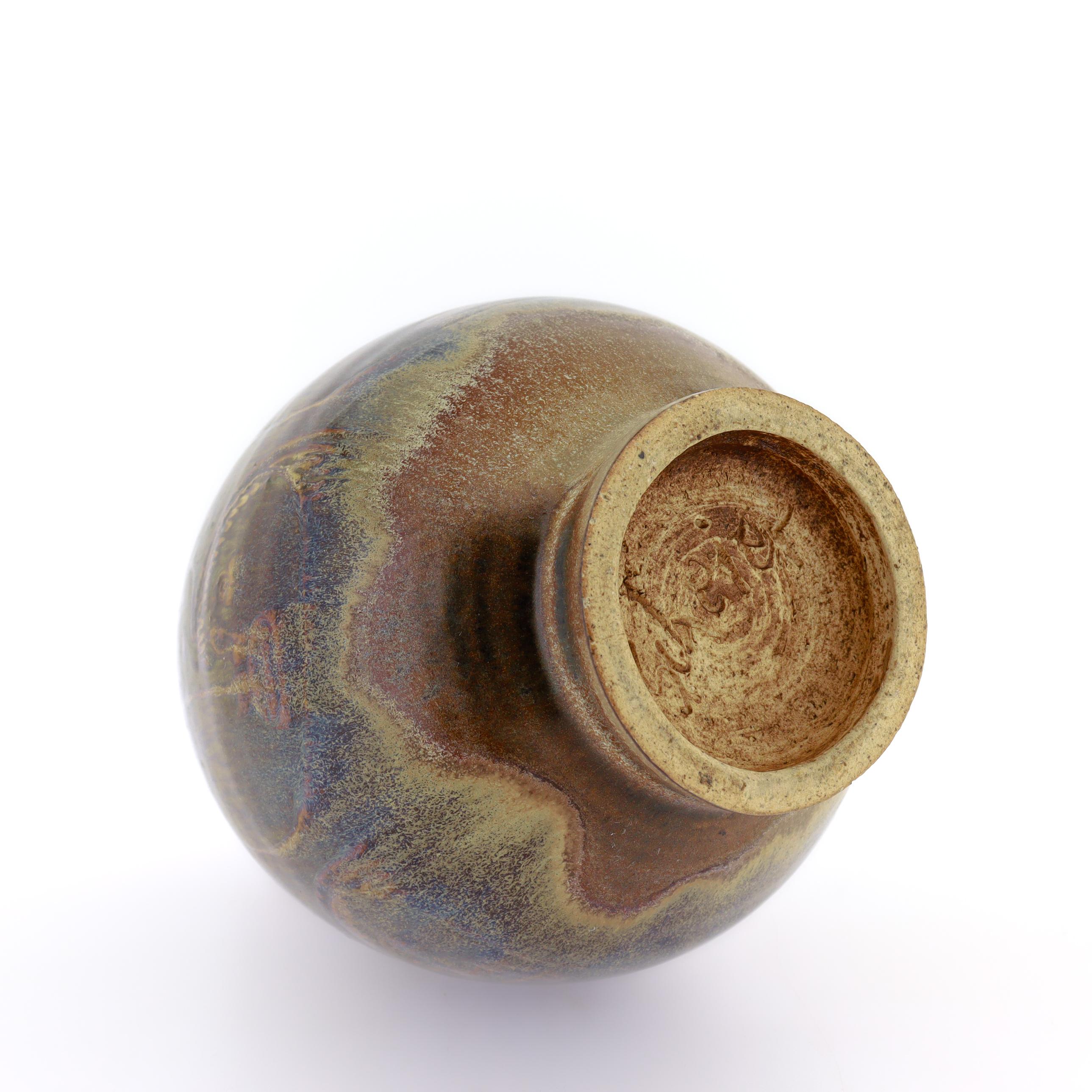 Edwin and Mary Scheier Vaso modernista in ceramica d'arte con volti e figure in vendita 3