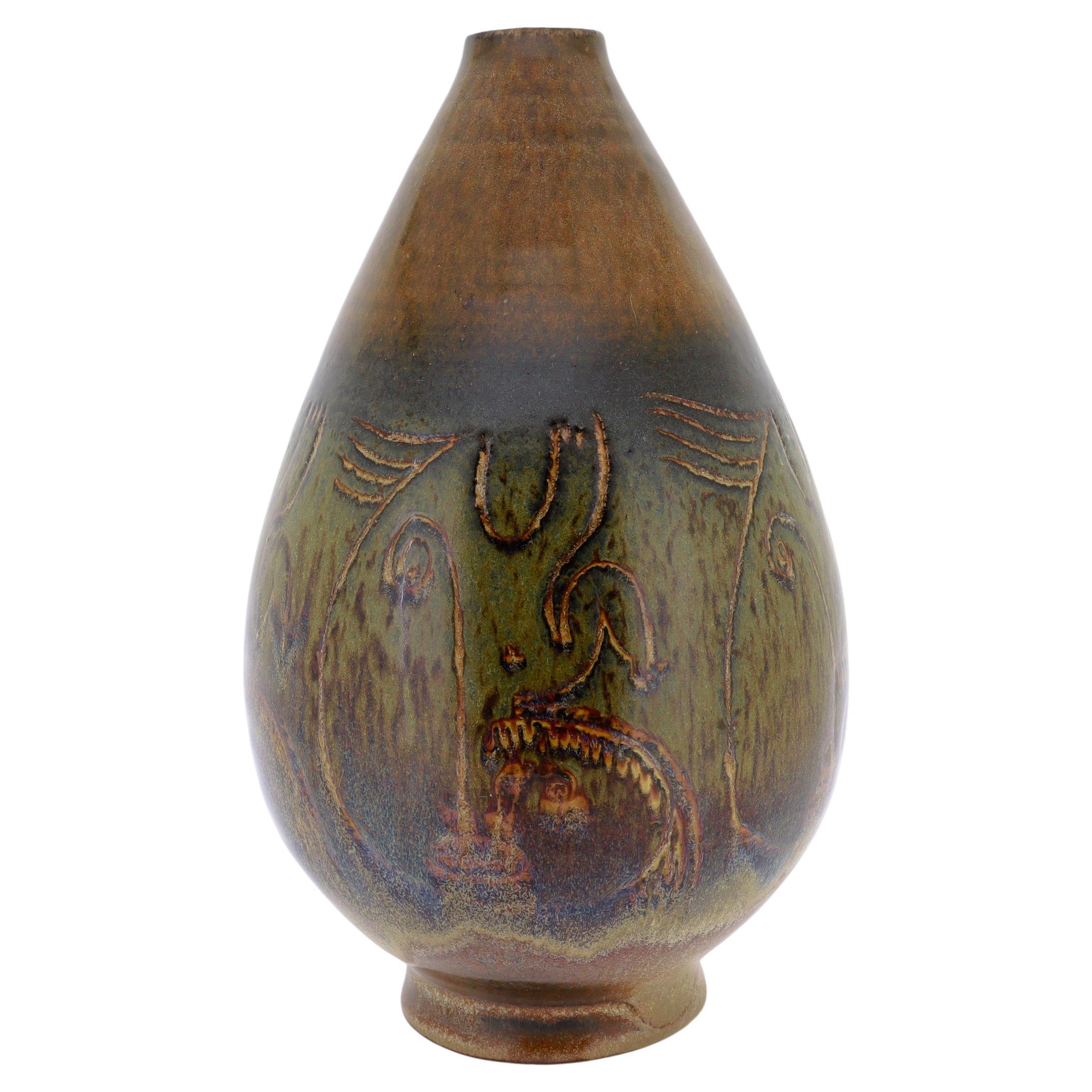 Edwin and Mary Scheier Vaso modernista in ceramica d'arte con volti e figure in vendita
